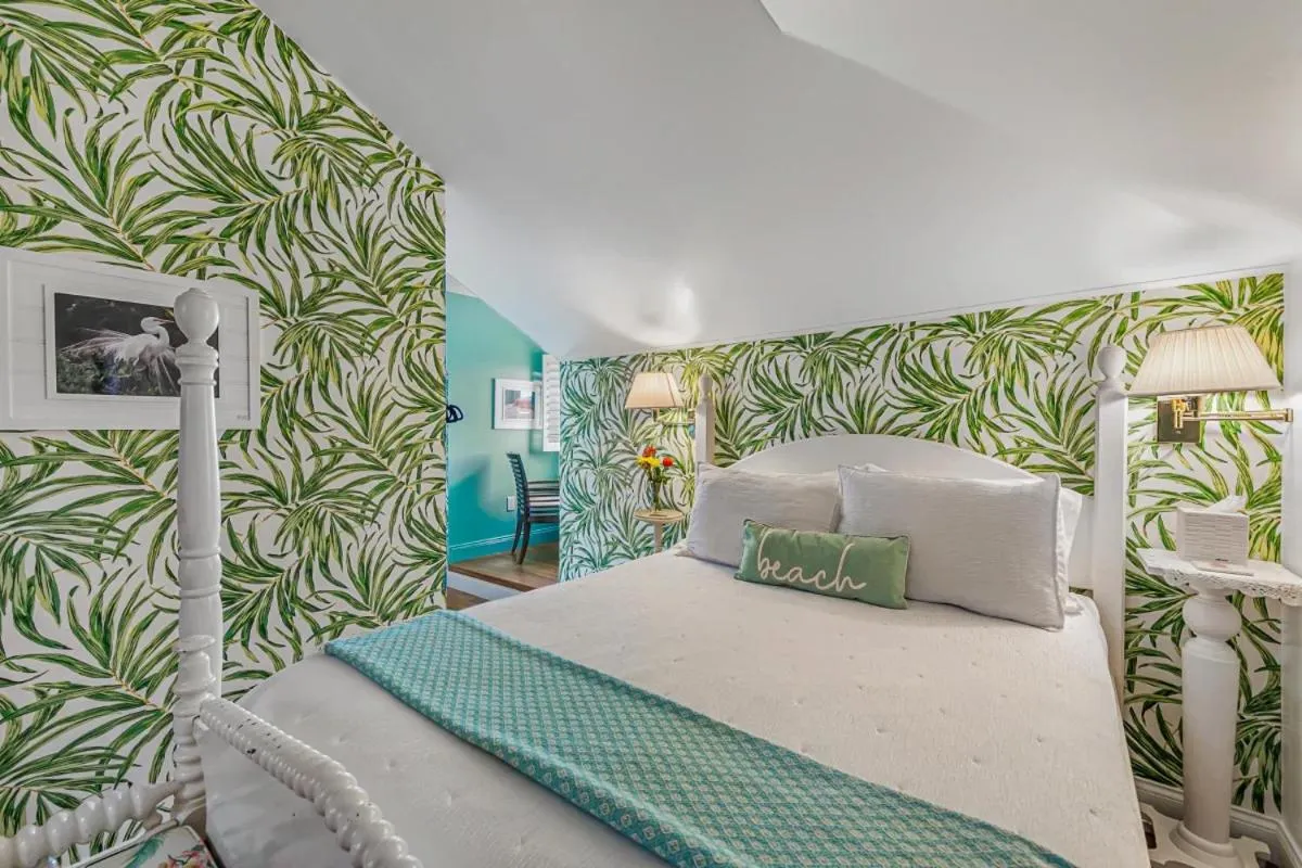 Bed in Windemere Inn by the Sea