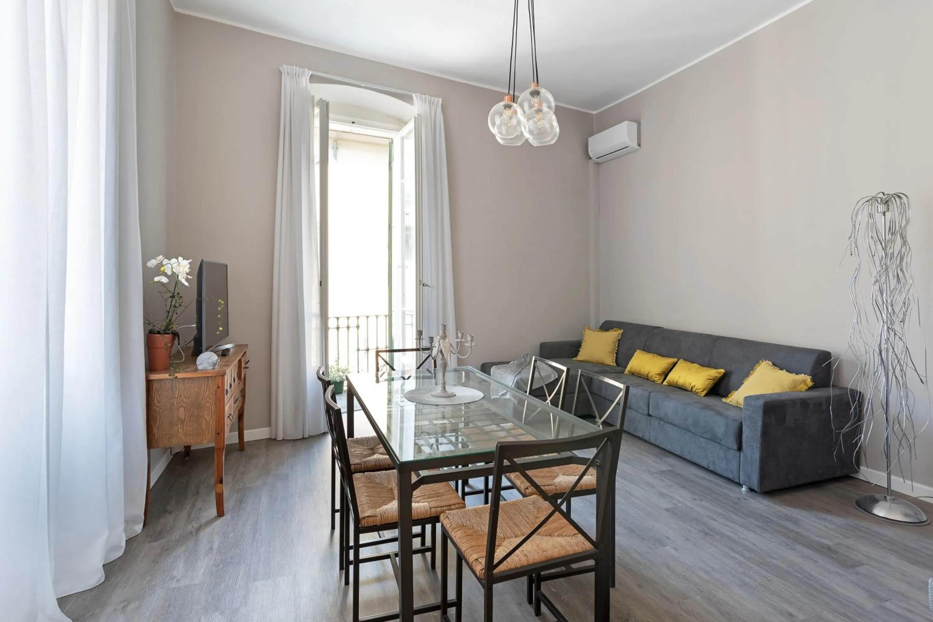 Seating area in Vittoria Corner - byMyHomeInComo