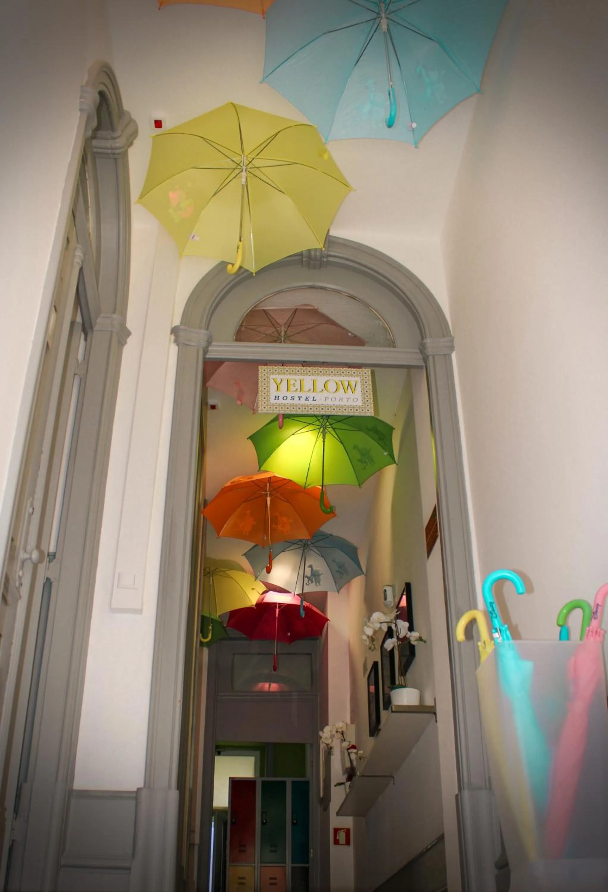 Facade/entrance in By Doors Hostel