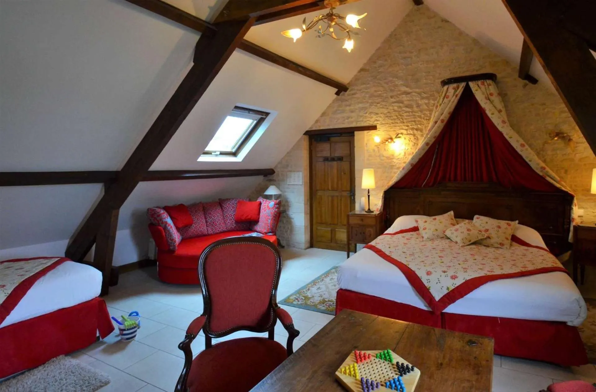 Bedroom, Bed in Hôtel Le Manoir De Mathan Crépon à la campagne 5 mn d'Arromanches et 10 mn de Bayeux