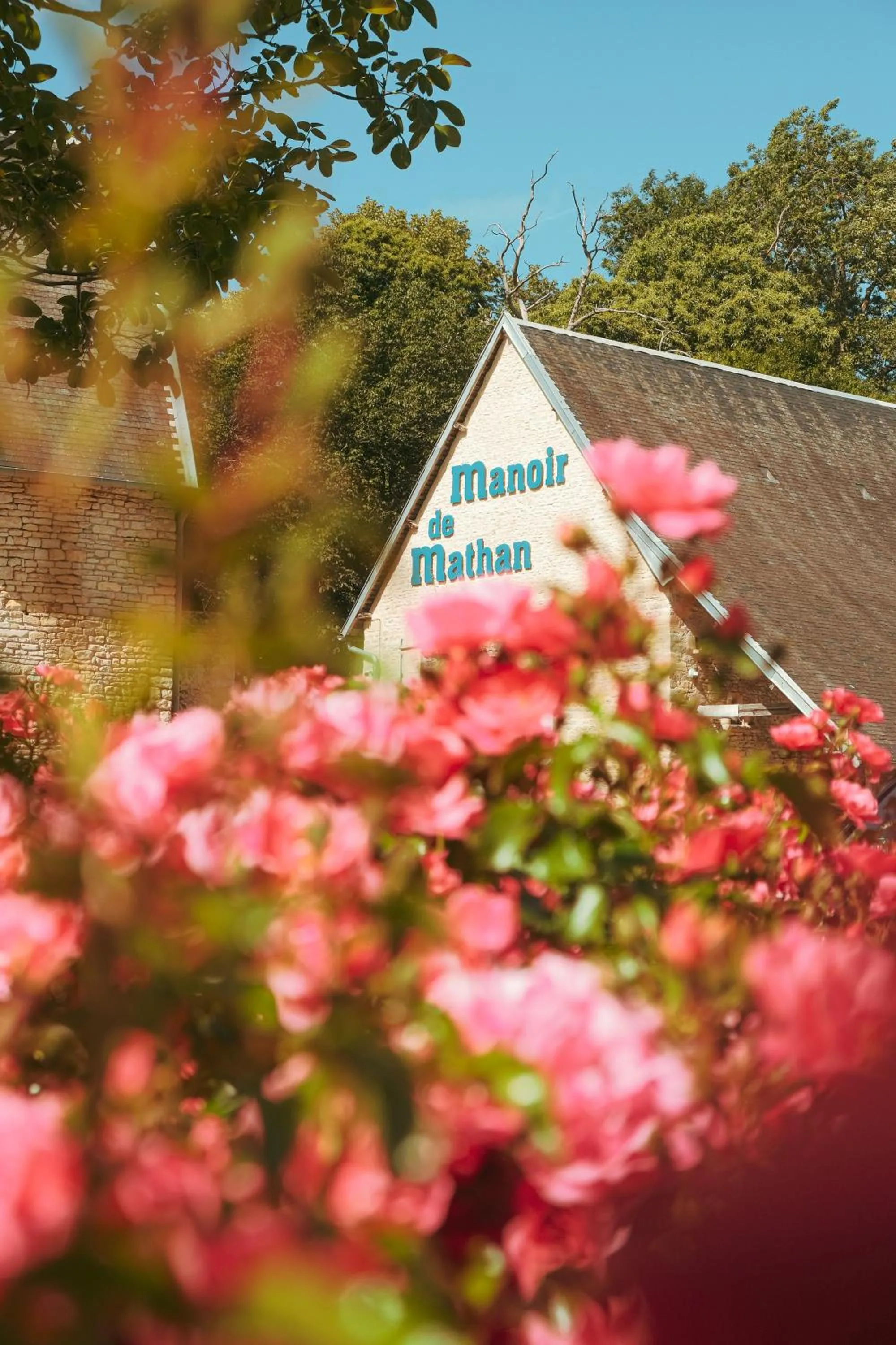 Property building in Hôtel Le Manoir De Mathan Crépon à la campagne 5 mn d'Arromanches et 10 mn de Bayeux