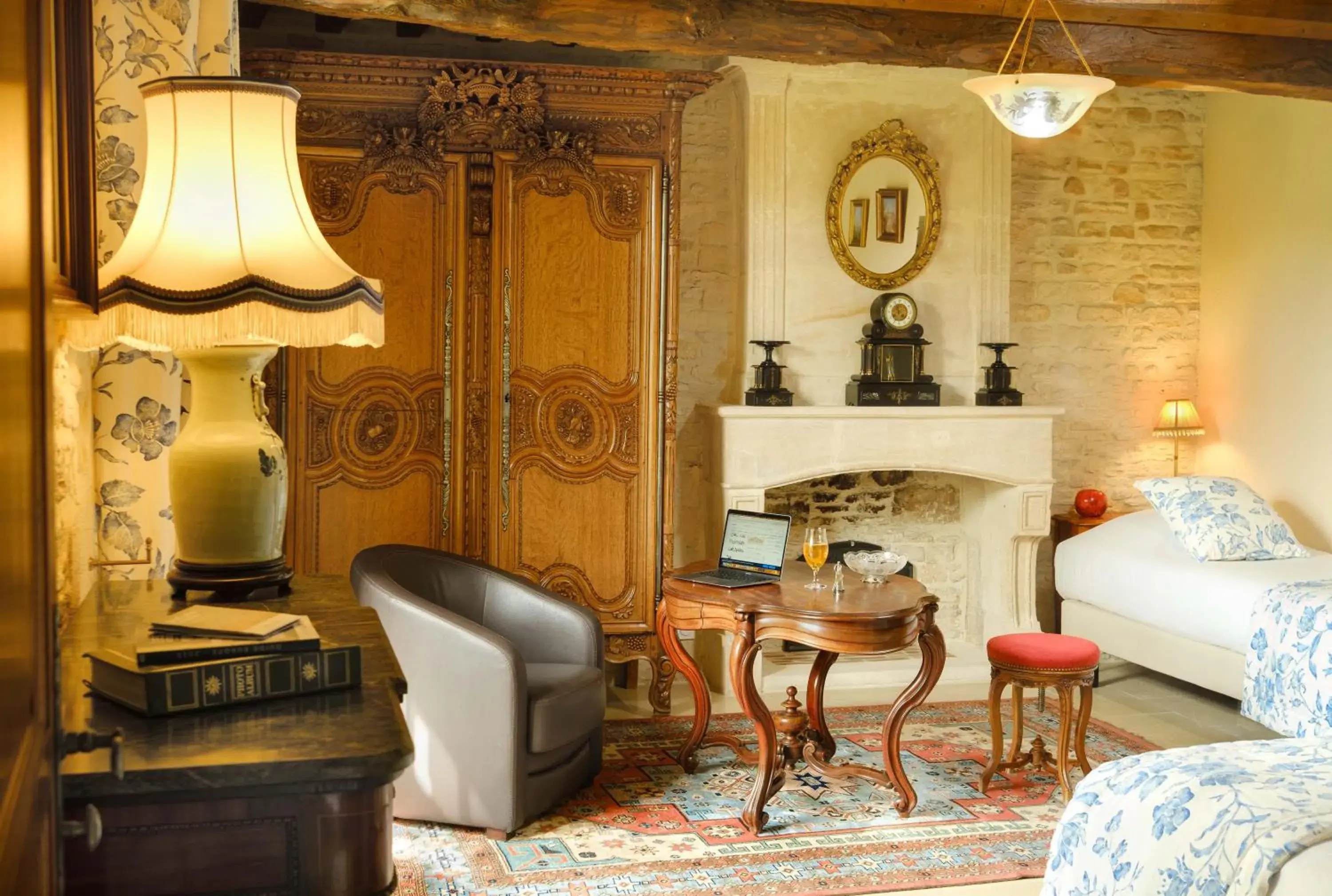 Junior Suite - Triple in Hôtel Le Manoir De Mathan Crépon à la campagne 5 mn d'Arromanches et 10 mn de Bayeux Junior Suite - Triple in Hôtel Le Manoir De Mathan Crépon à la campagne 5 mn d'Arromanches et 10 mn de Bayeux