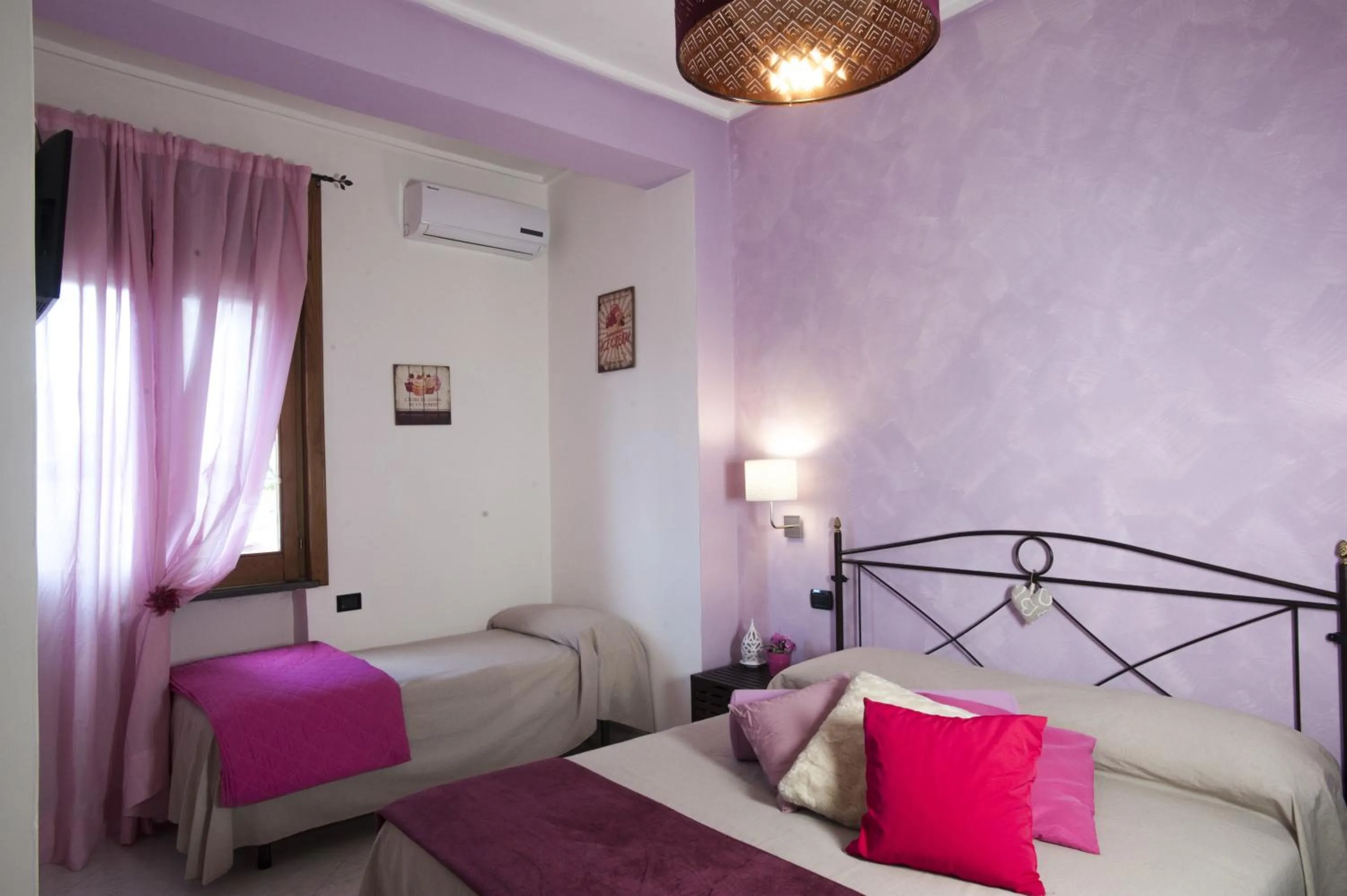 Decorative detail, Bed in B&B Elena