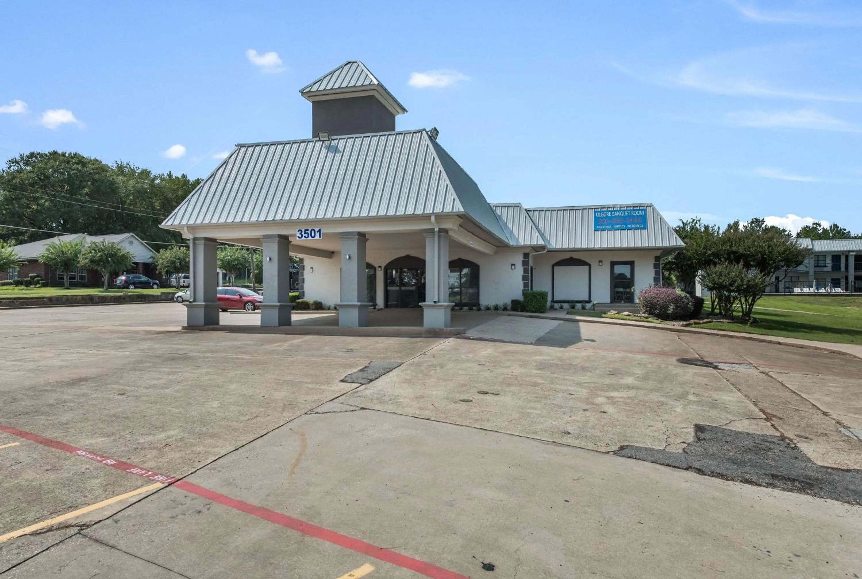 Property building in Motel 6-Kilgore, TX
