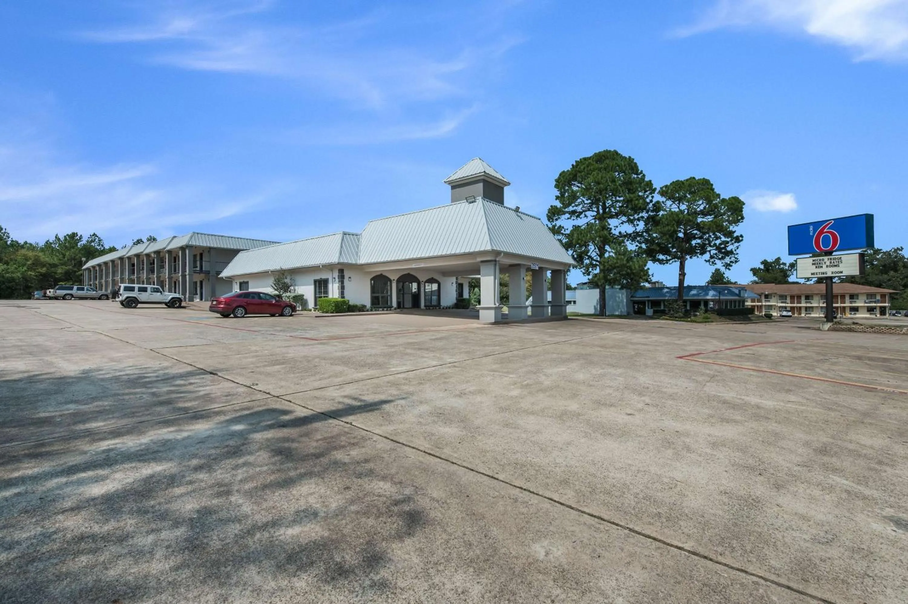 Property building in Motel 6-Kilgore, TX