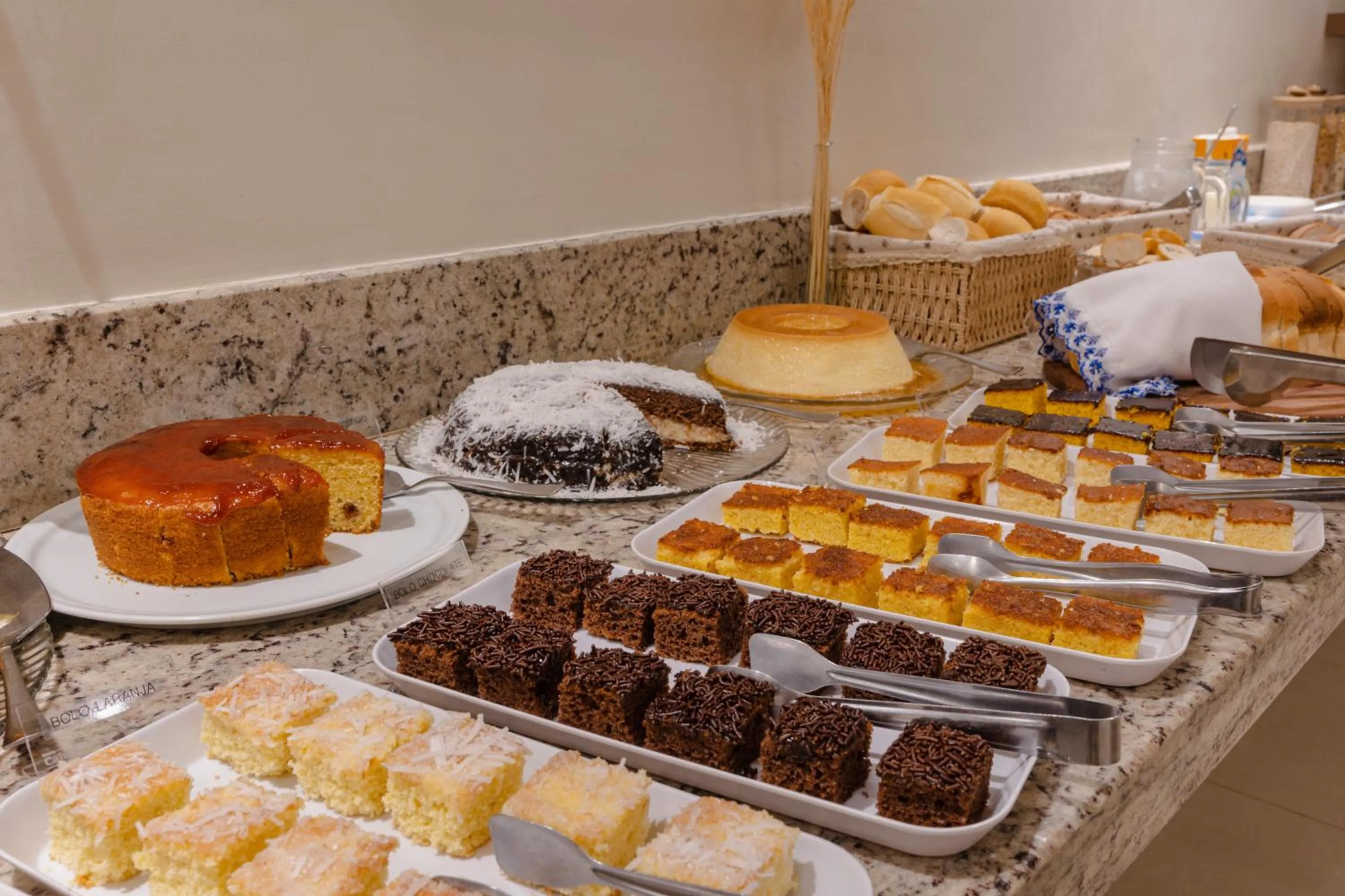 Buffet breakfast in Hotel Caiuá