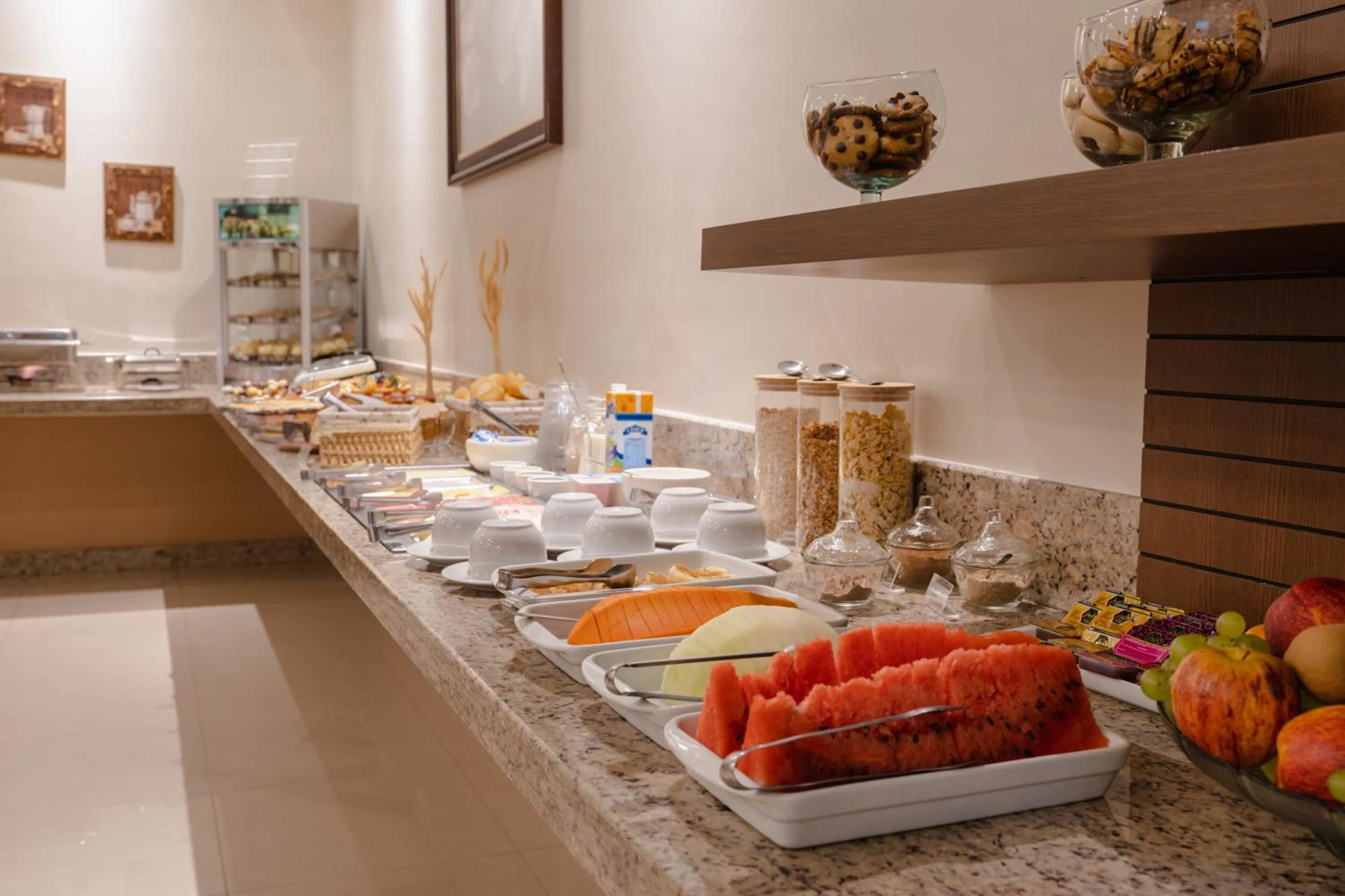 Buffet breakfast in Hotel Caiuá