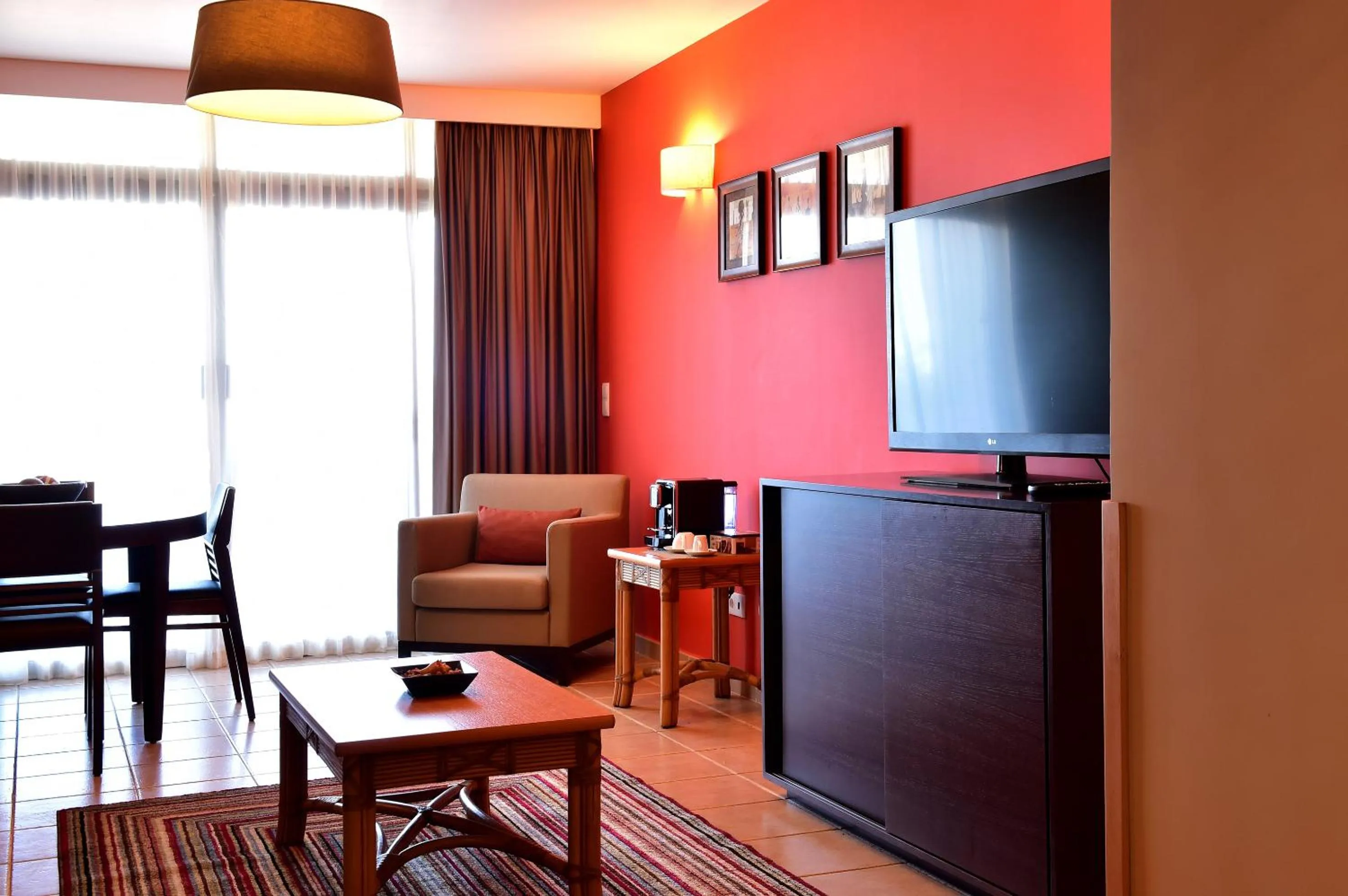 Living room in Pestana Tropico Ocean & City Hotel