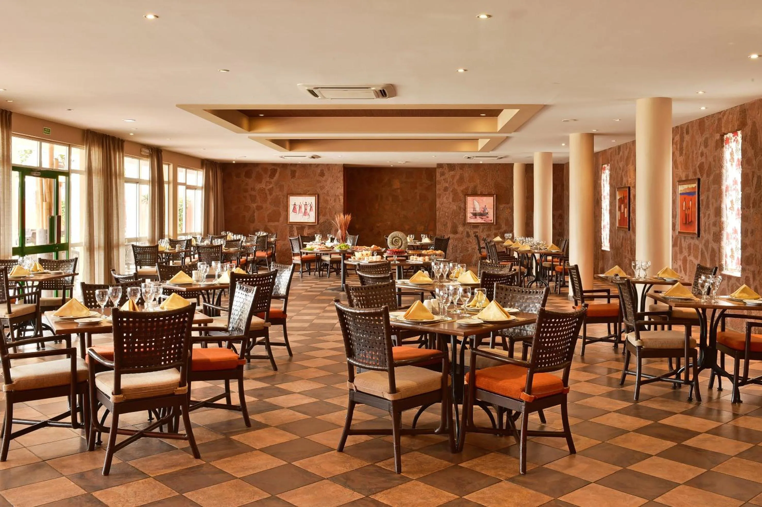 Restaurant/places to eat in Pestana Tropico Ocean & City Hotel