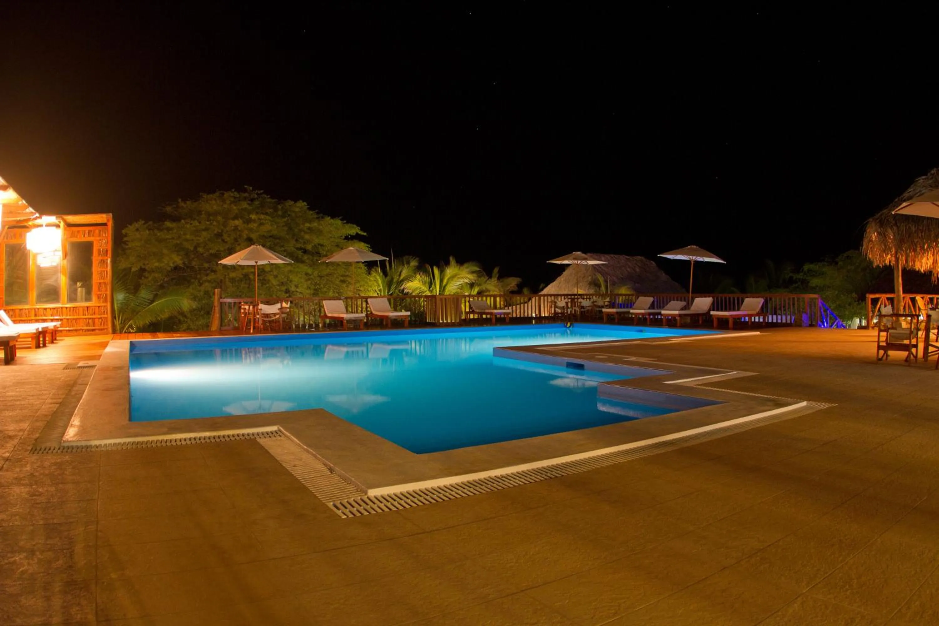 Swimming pool in Vichayito Bungalows & Carpas by Aranwa Hotels