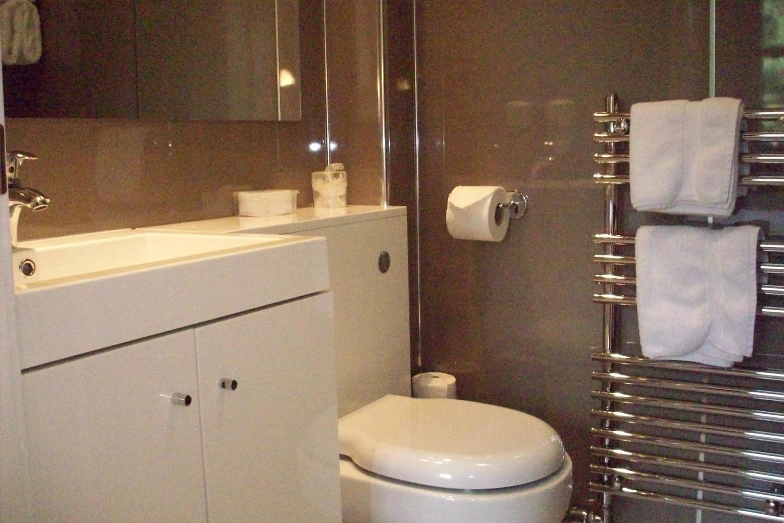 Bathroom in Lairg Highland Hotel