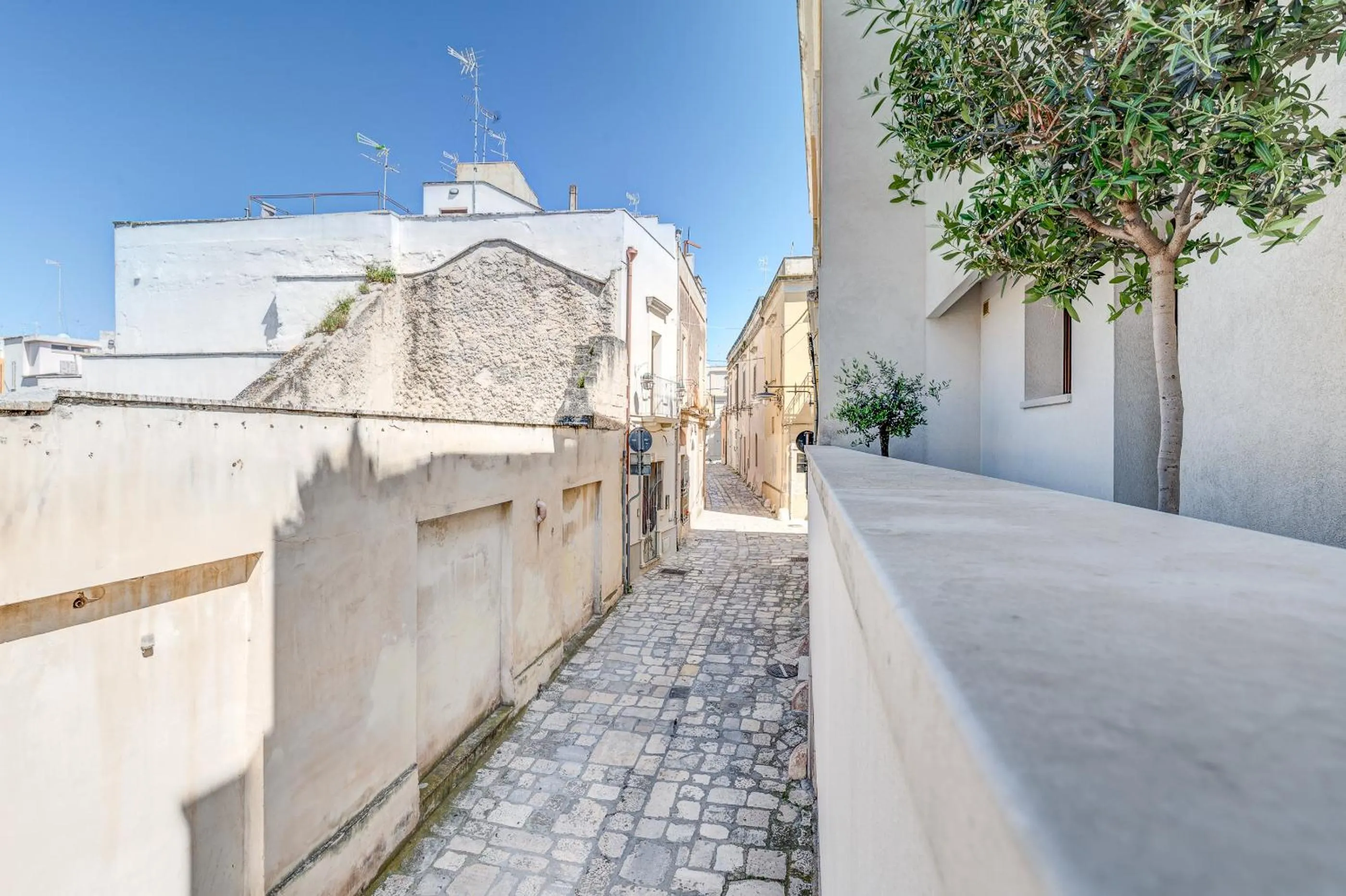 Street view in Santo Stefano Raro Rooms Collection