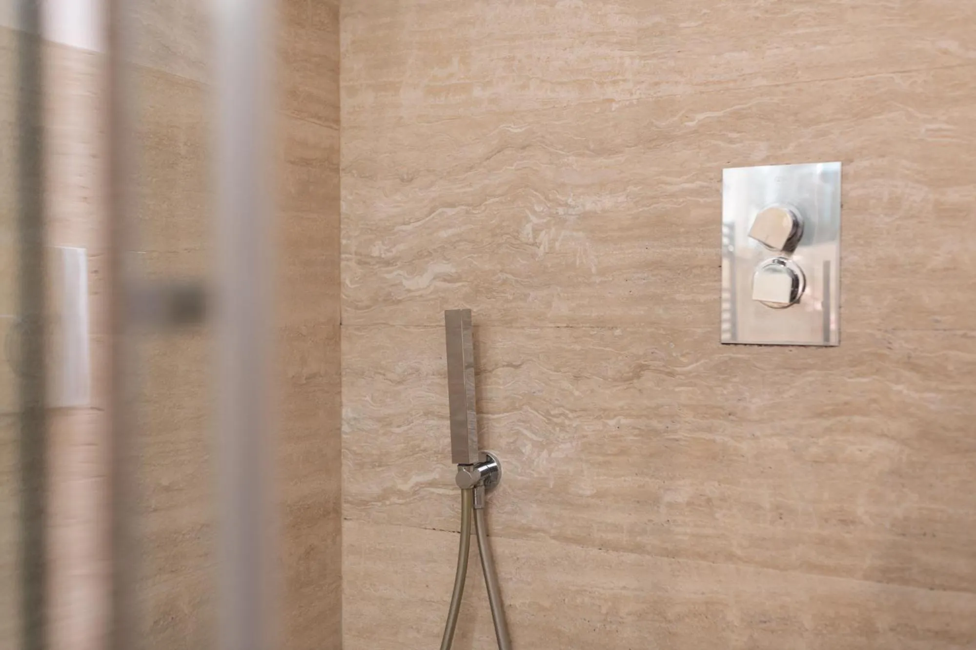 Shower in Santo Stefano Raro Rooms Collection
