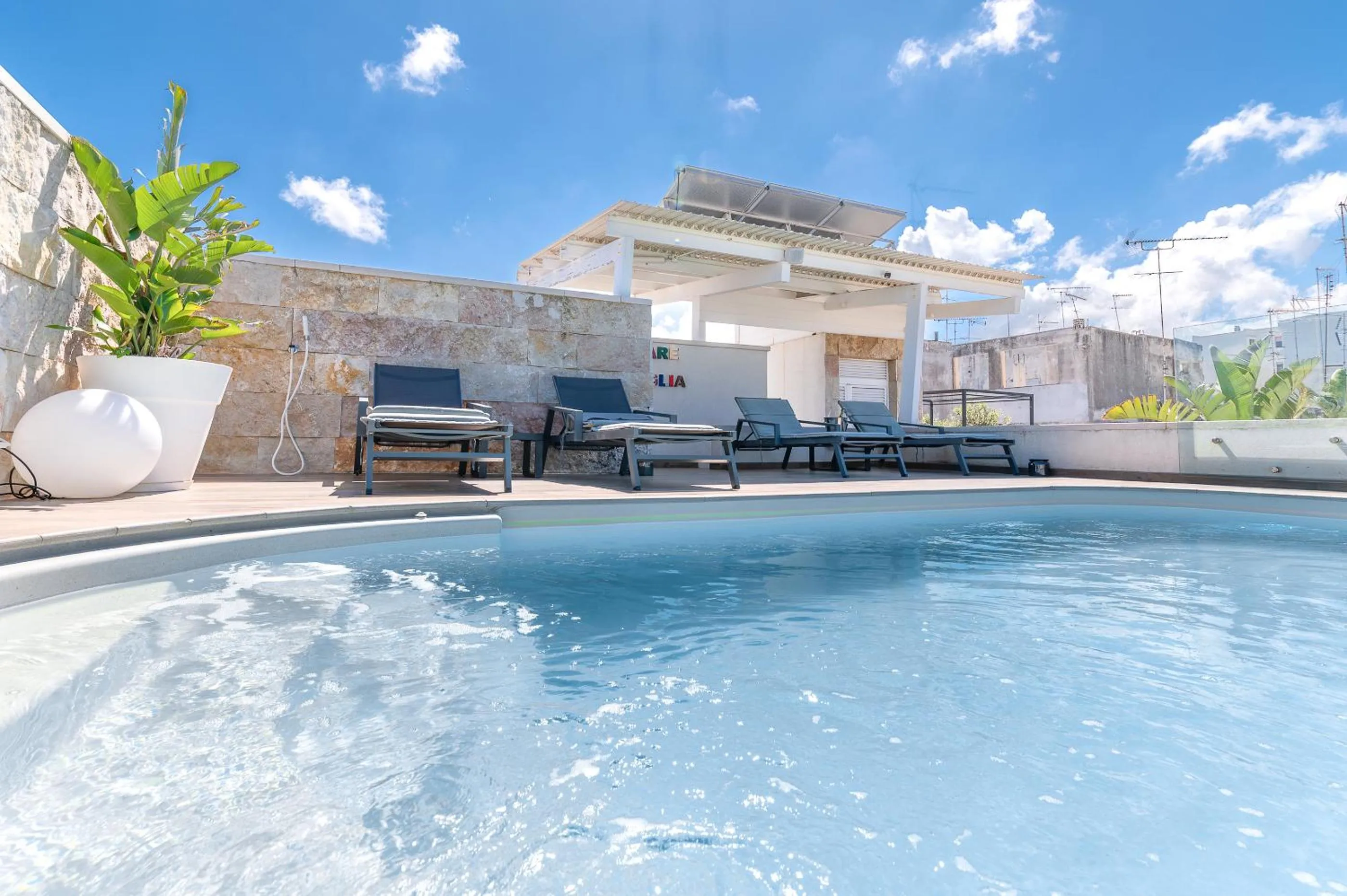 Swimming pool in Santo Stefano Raro Rooms Collection