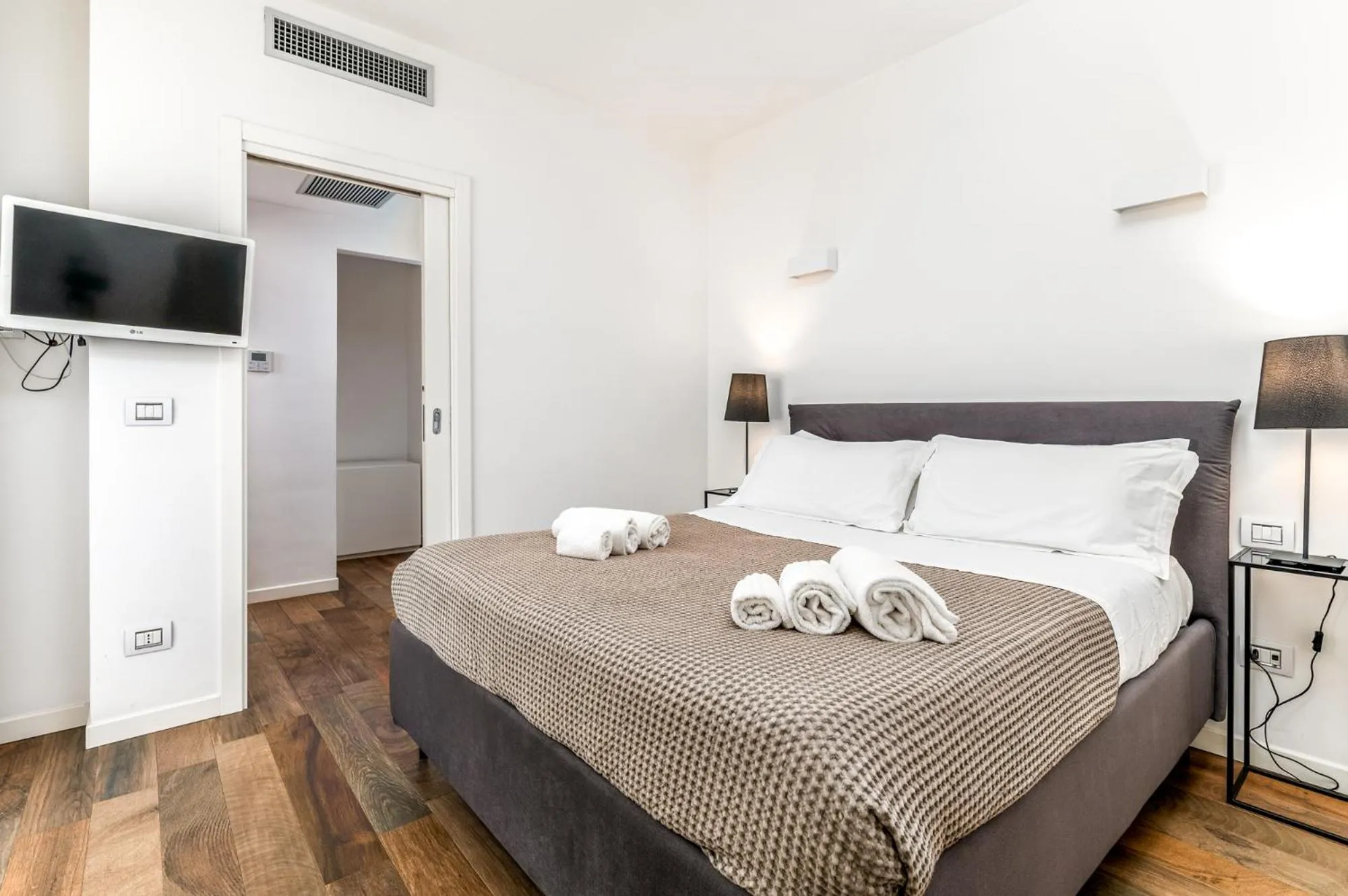 Bed in Santo Stefano Raro Rooms Collection