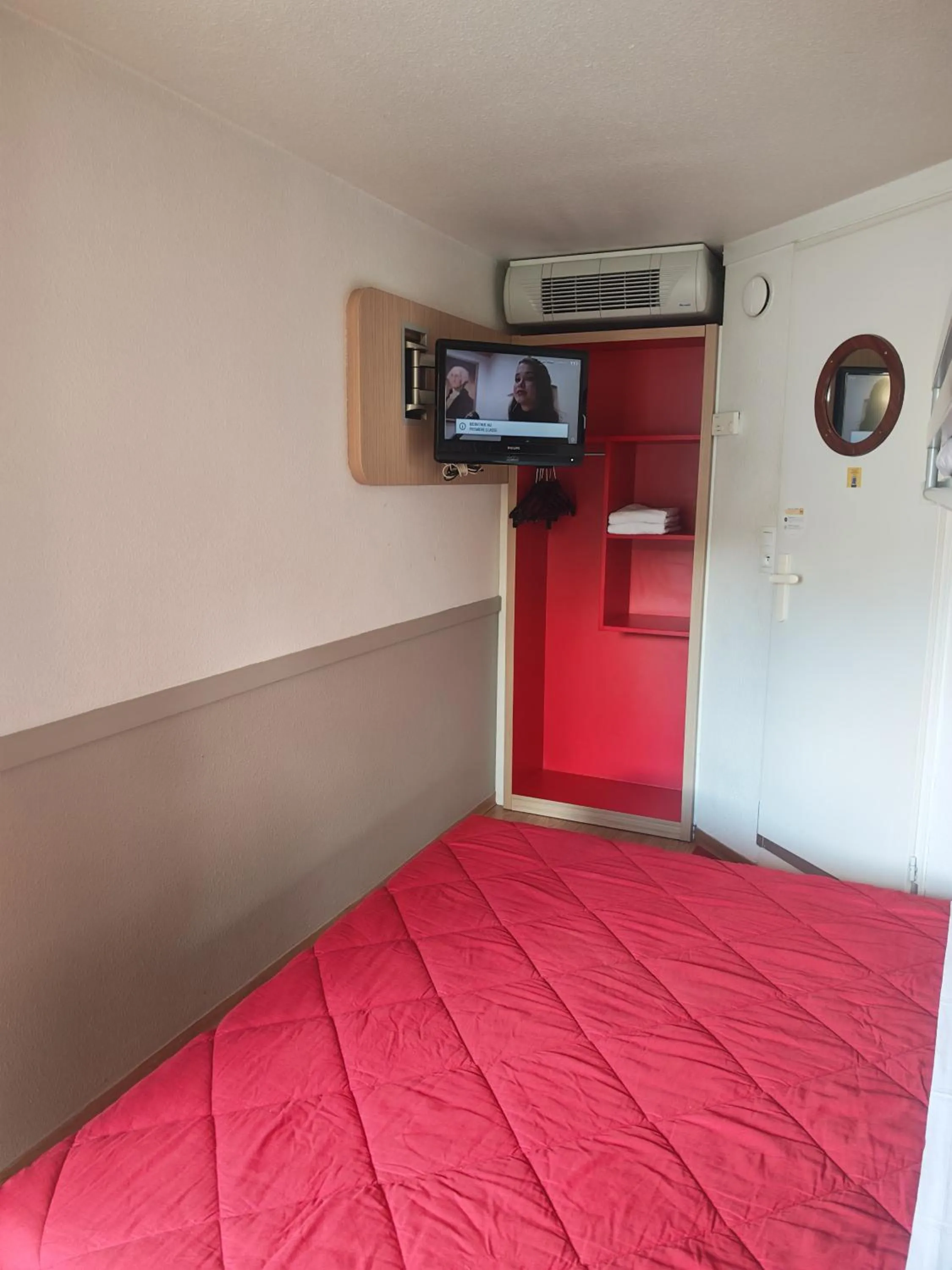 Bed in Premiere Classe Besancon Ecole Valentin