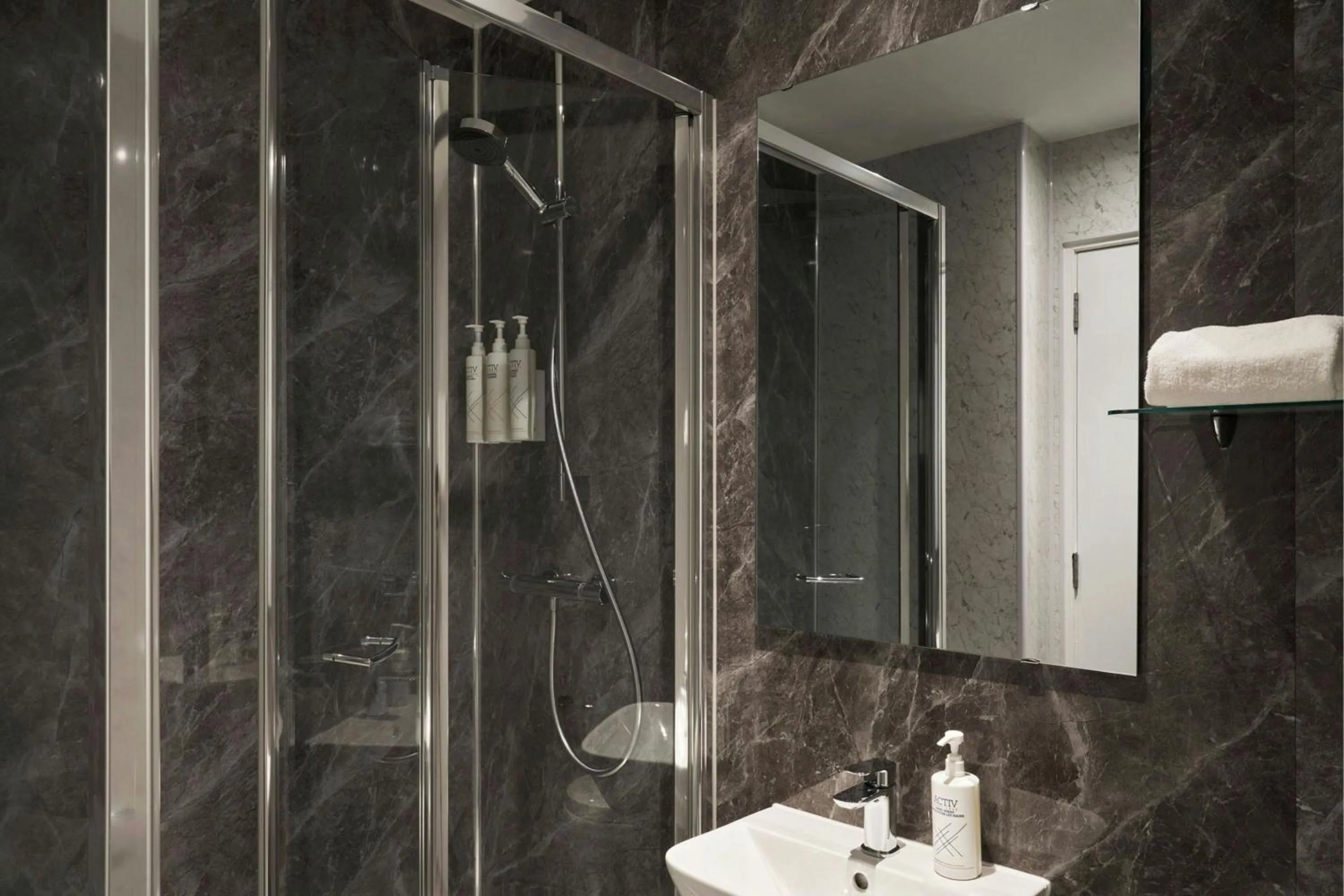 Bathroom in Four Points Flex by Sheraton Edinburgh