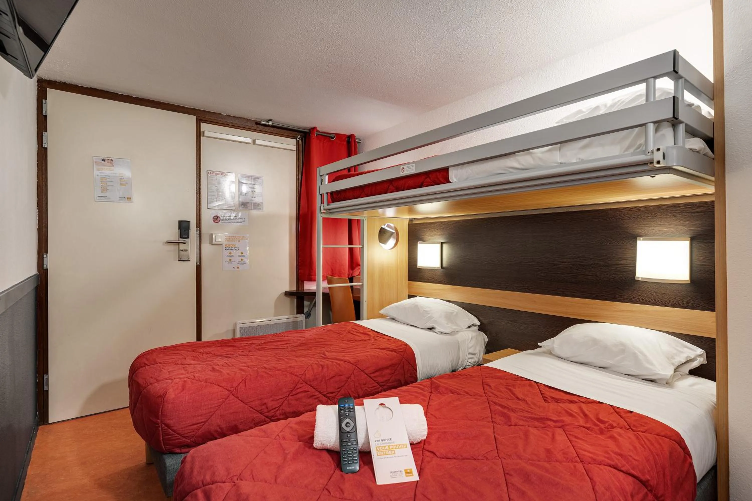 Photo of the whole room, Bed in Premiere Classe Bethune Fouquières Lès Béthunes