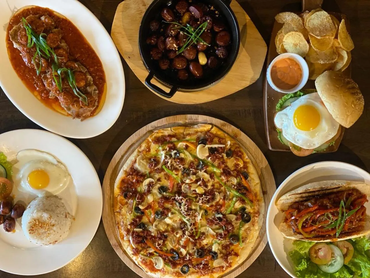 Restaurant/places to eat in Bravo Tanauan Hotel