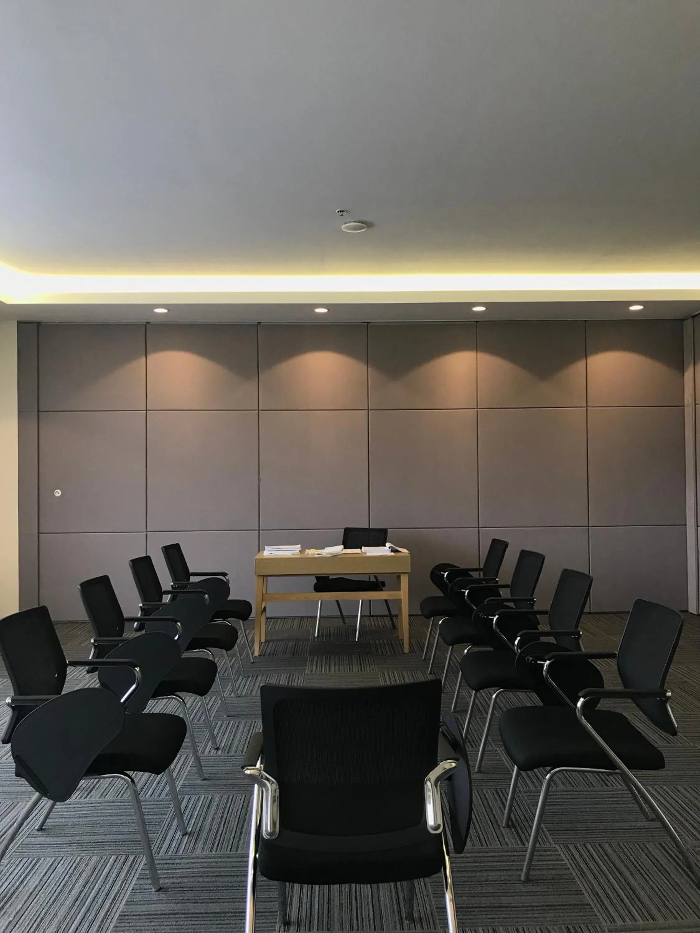 Business facilities in Bravo Tanauan Hotel