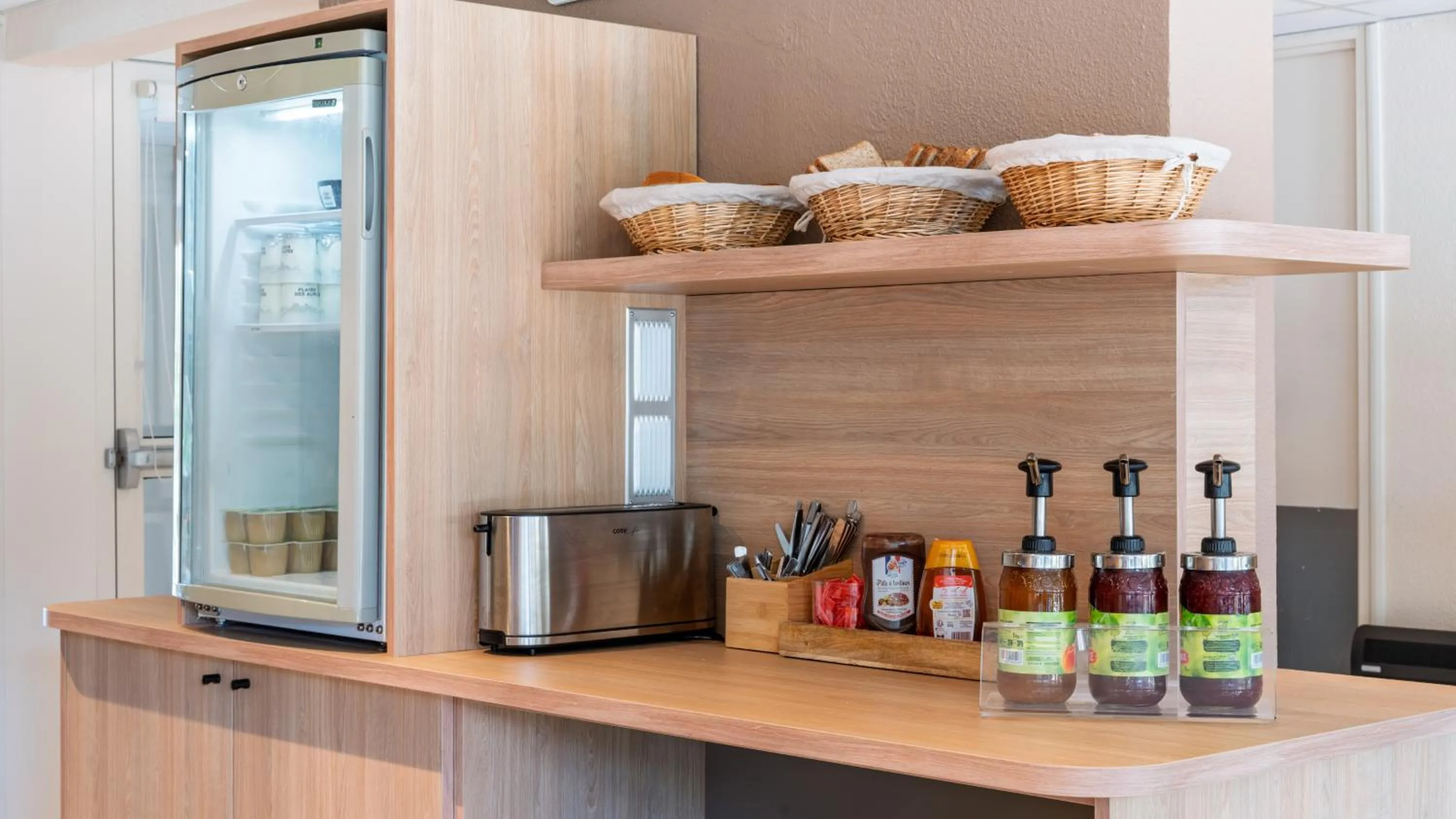 Restaurant/places to eat in Premiere Classe Boissy St Leger