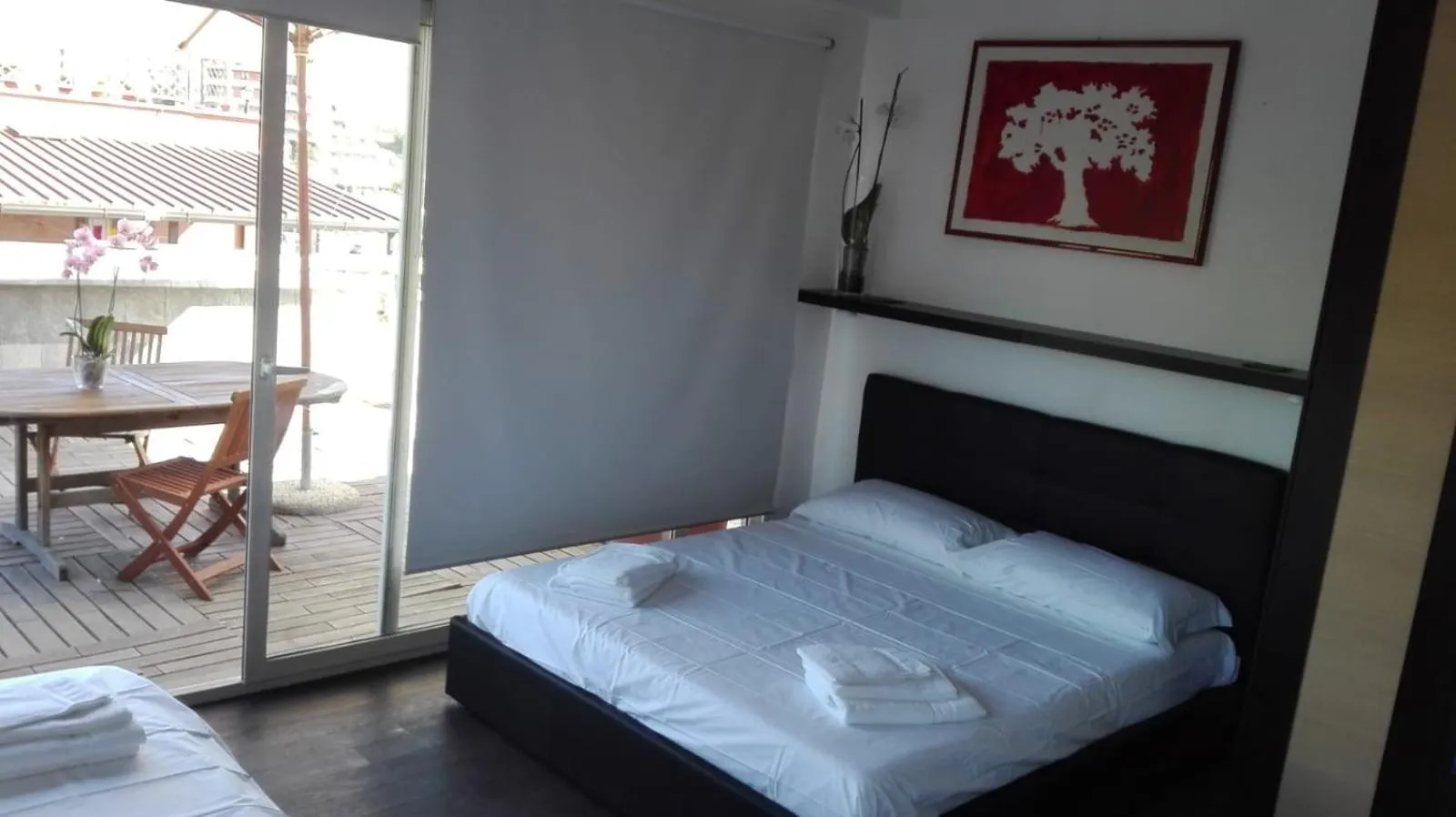 Bed in Place to Be&b