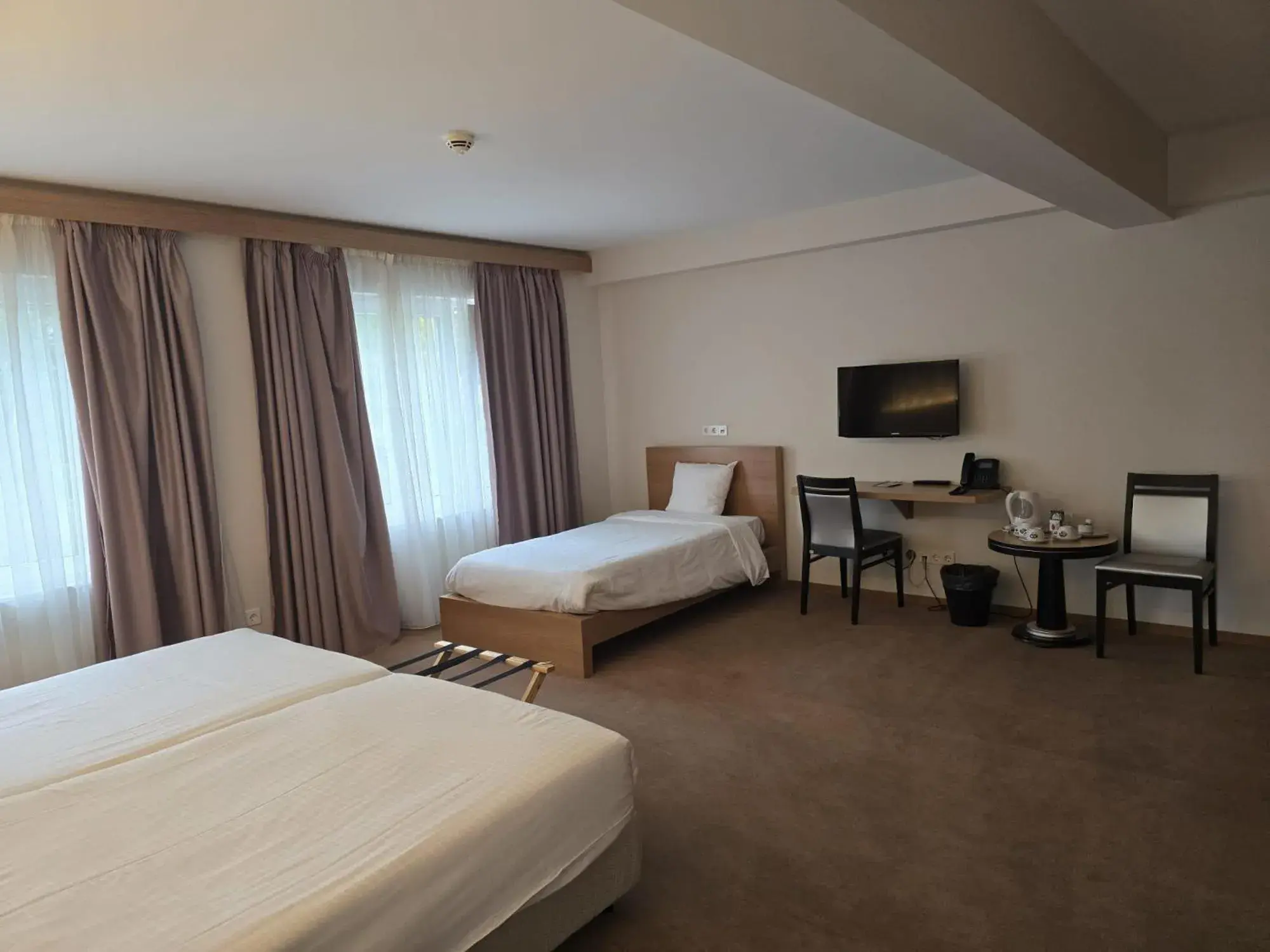 Triple Room in Hotel Bon Repos Triple Room in Hotel Bon Repos