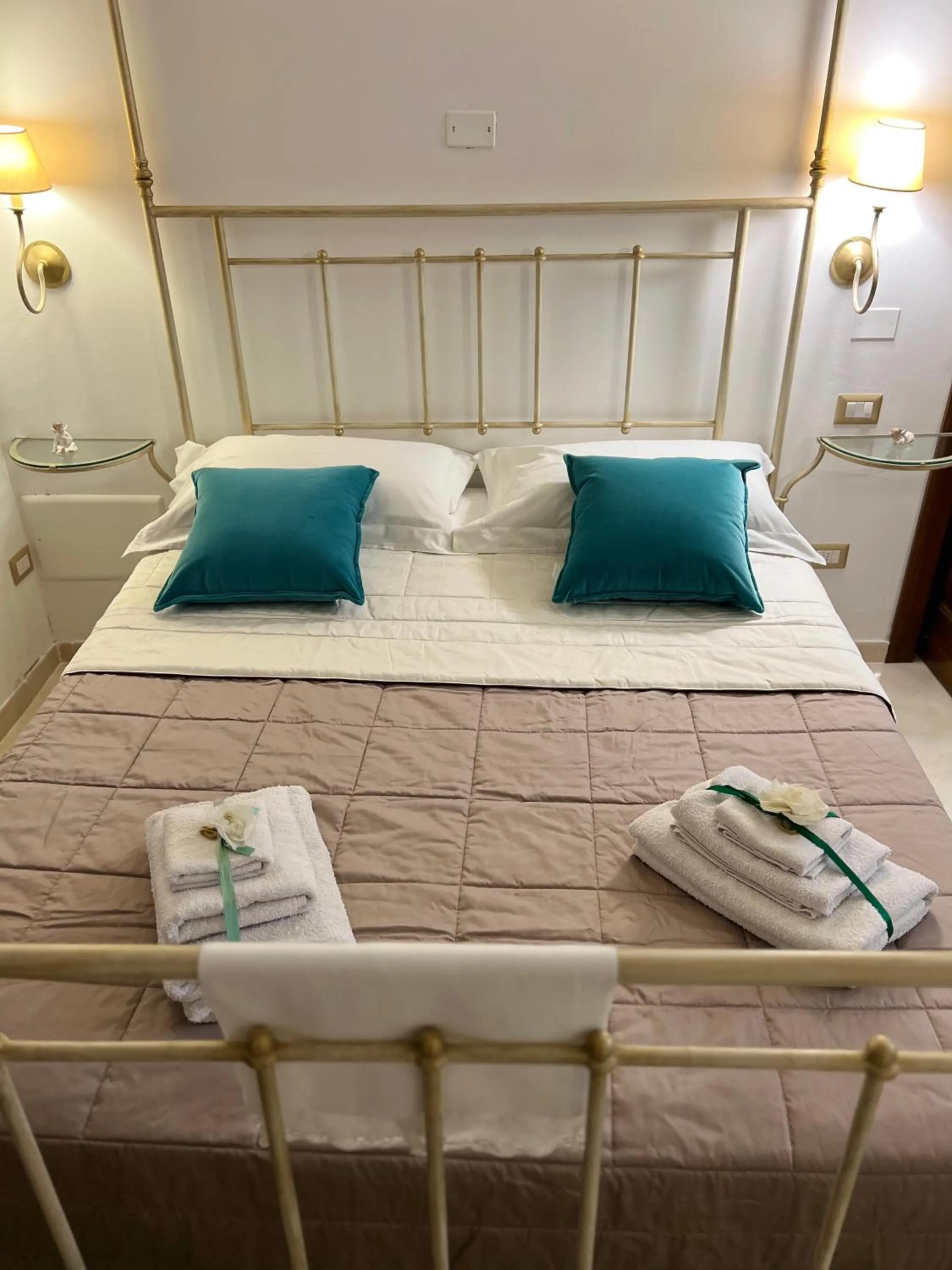 Bed in Lo Scrigno Barocco