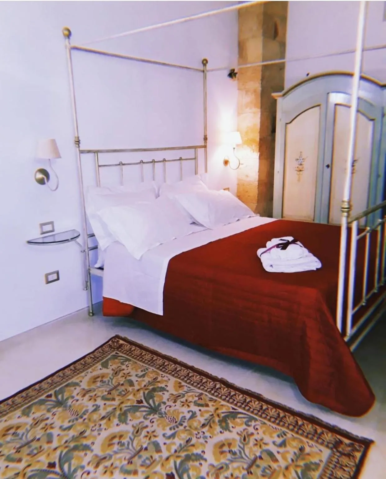 Bed in Lo Scrigno Barocco