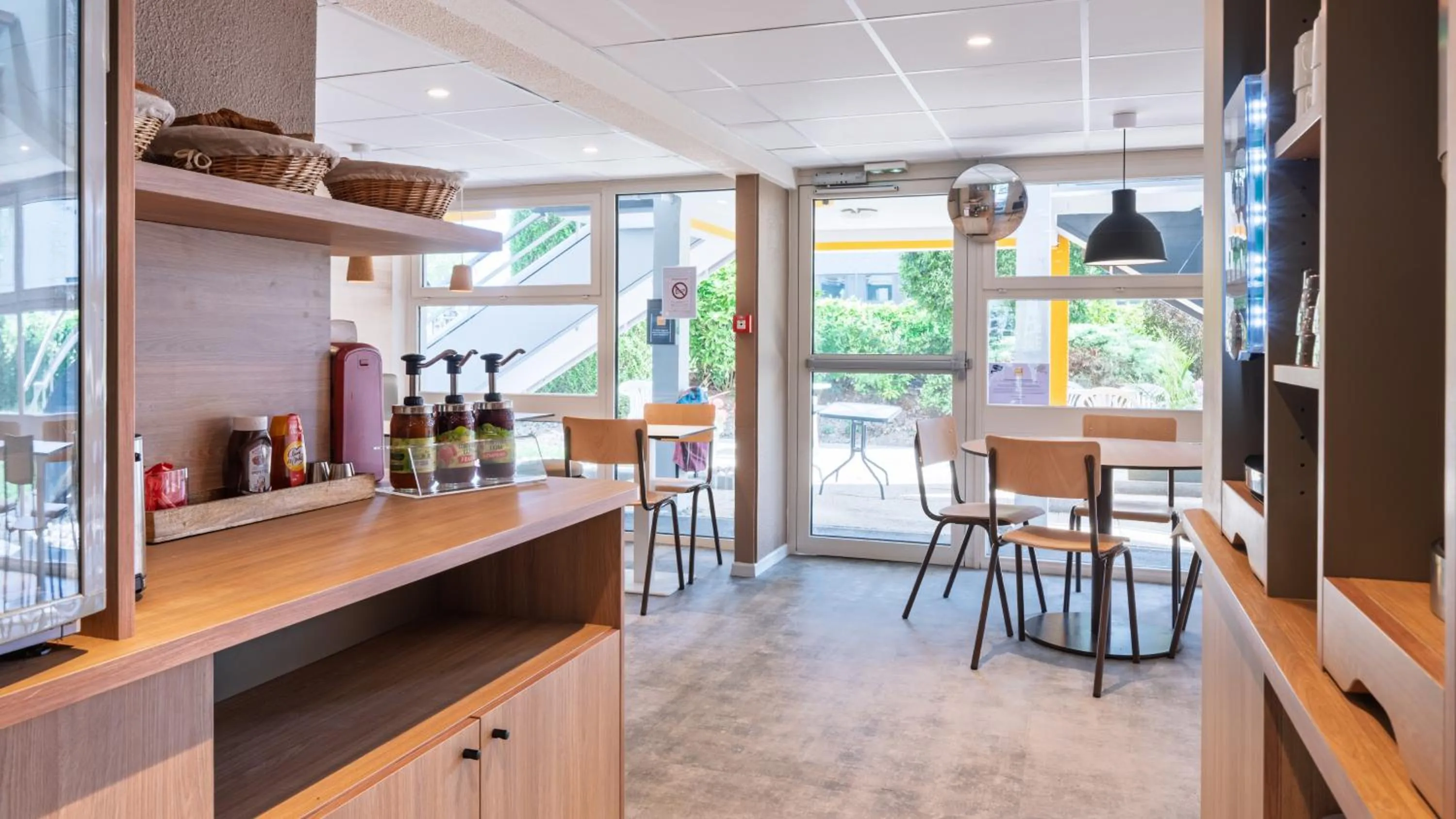 Restaurant/places to eat in Premiere Classe Biarritz