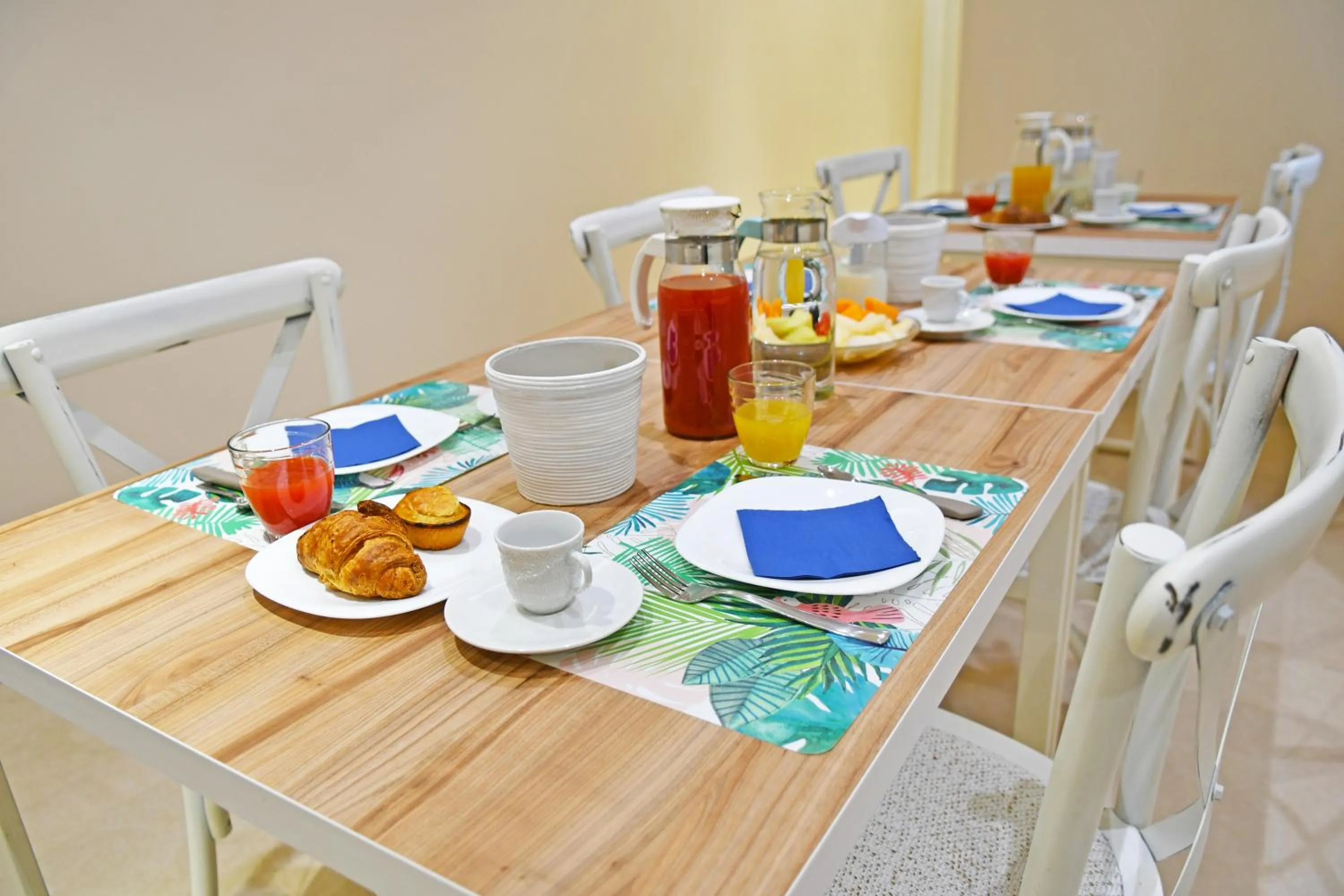 Dining area in Astro Blu