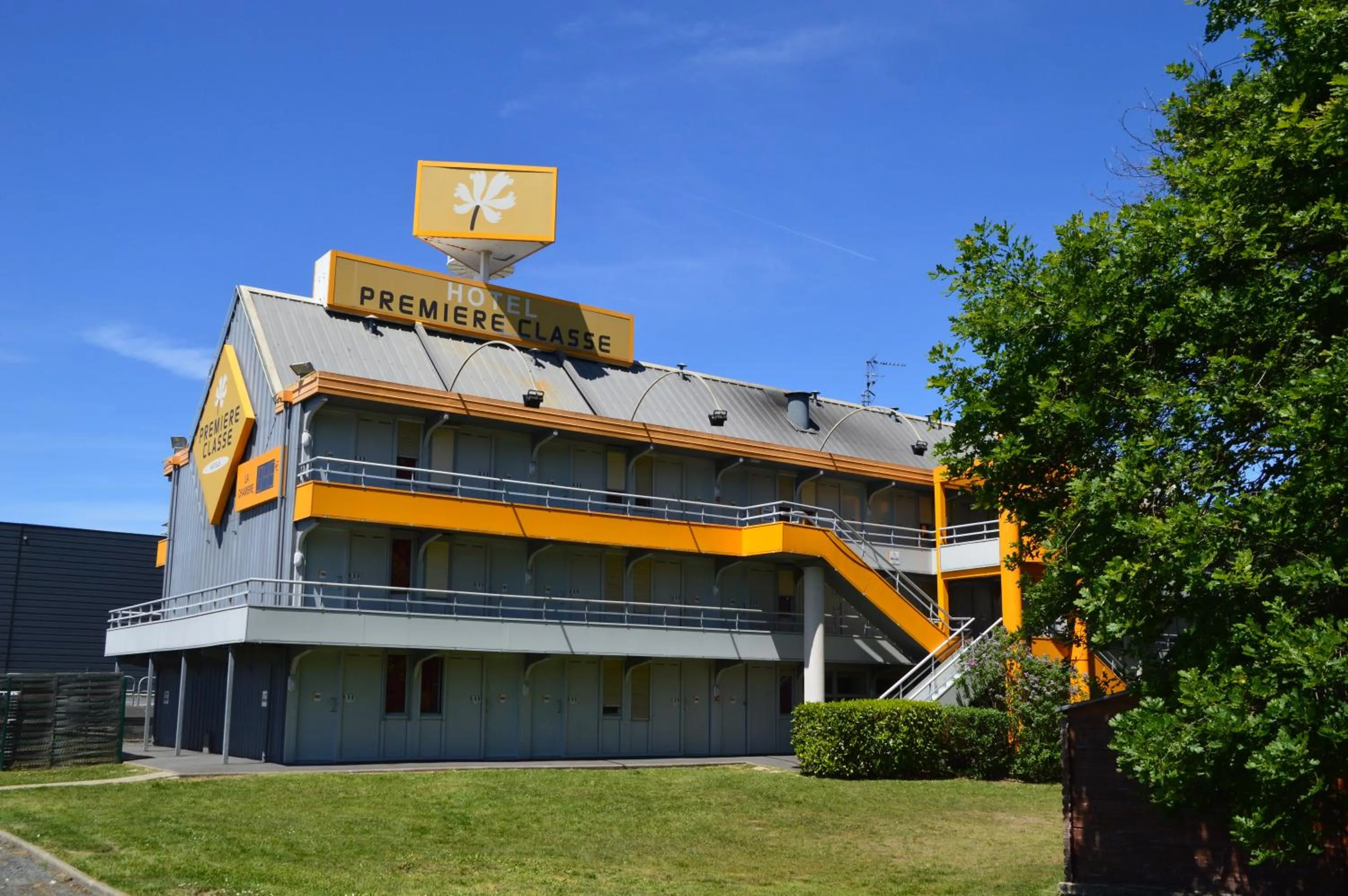 Property building in Premiere Classe Bordeaux Sud Villenave D'ornon