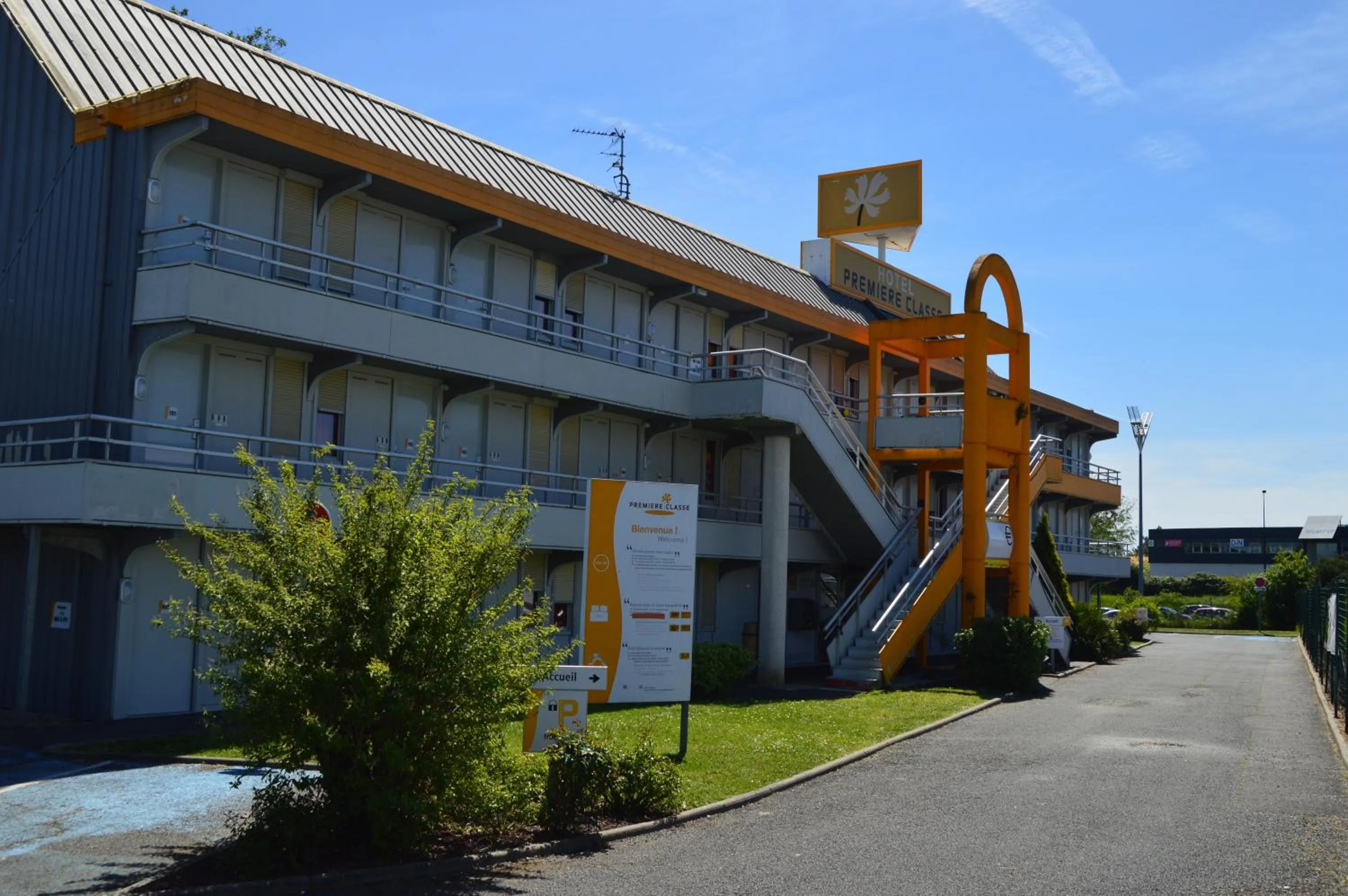 Property building in Premiere Classe Bordeaux Sud Villenave D'ornon