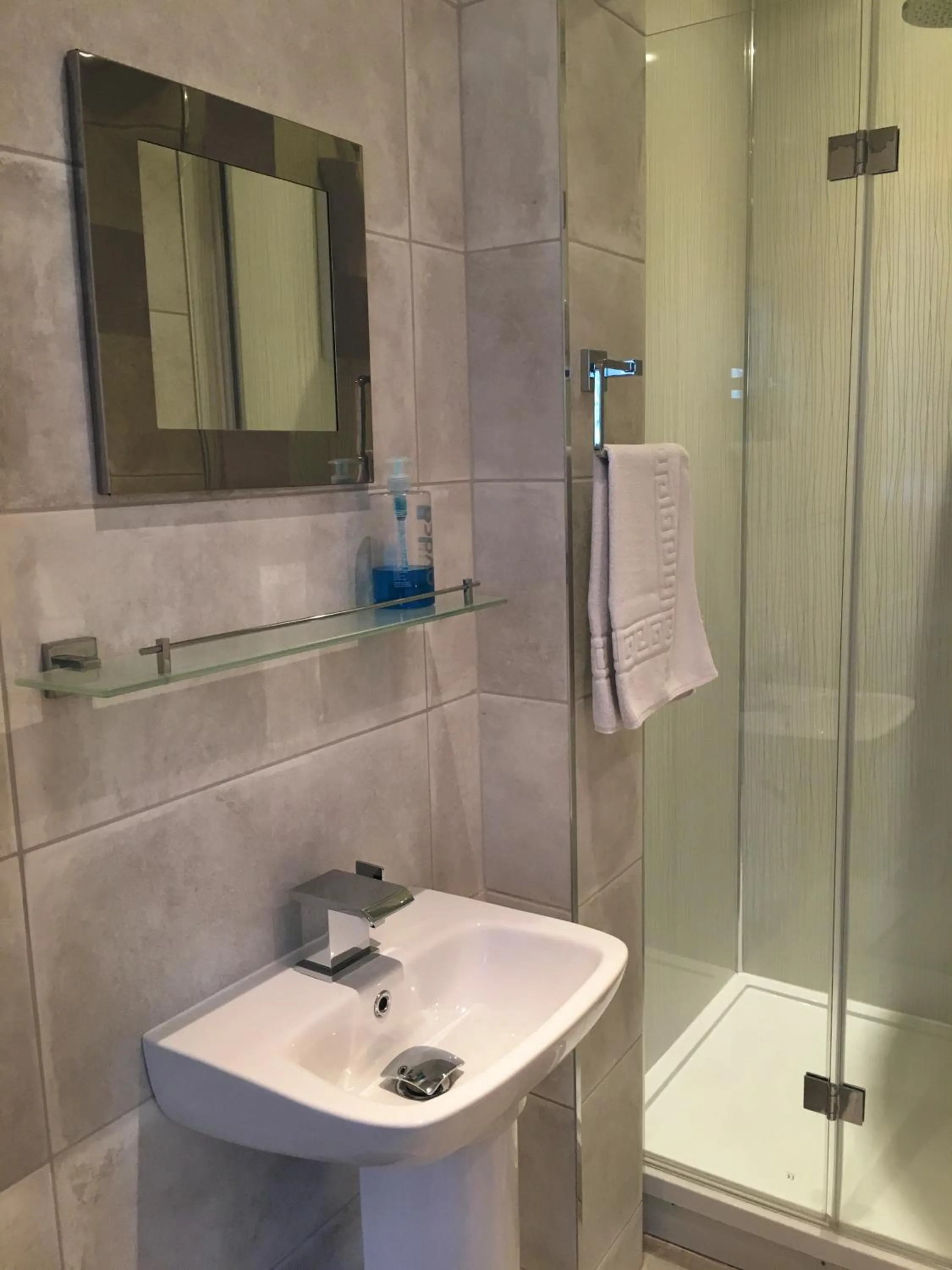 Bathroom in Dalmore Lodge Guest House