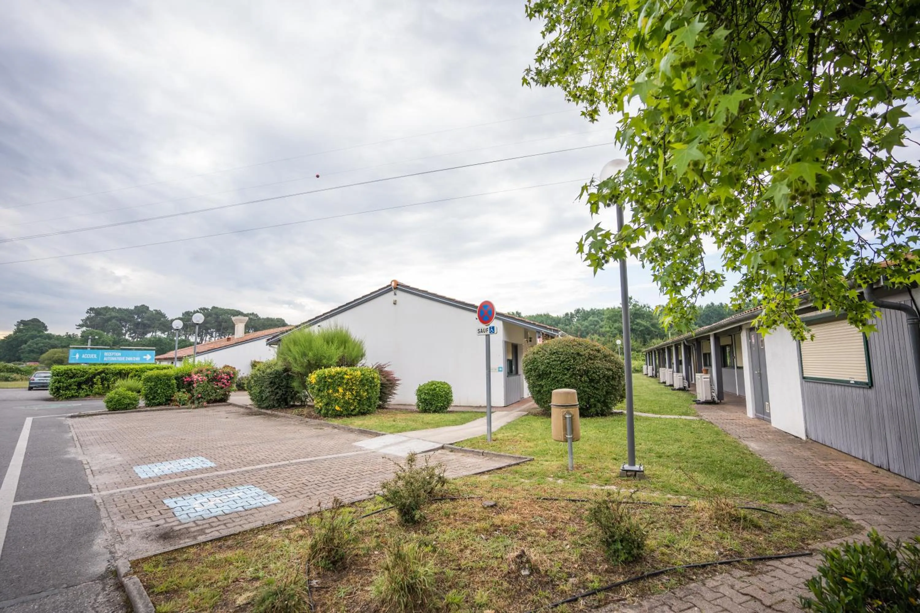 Property building in Kyriad Direct Bordeaux Sud Cestas