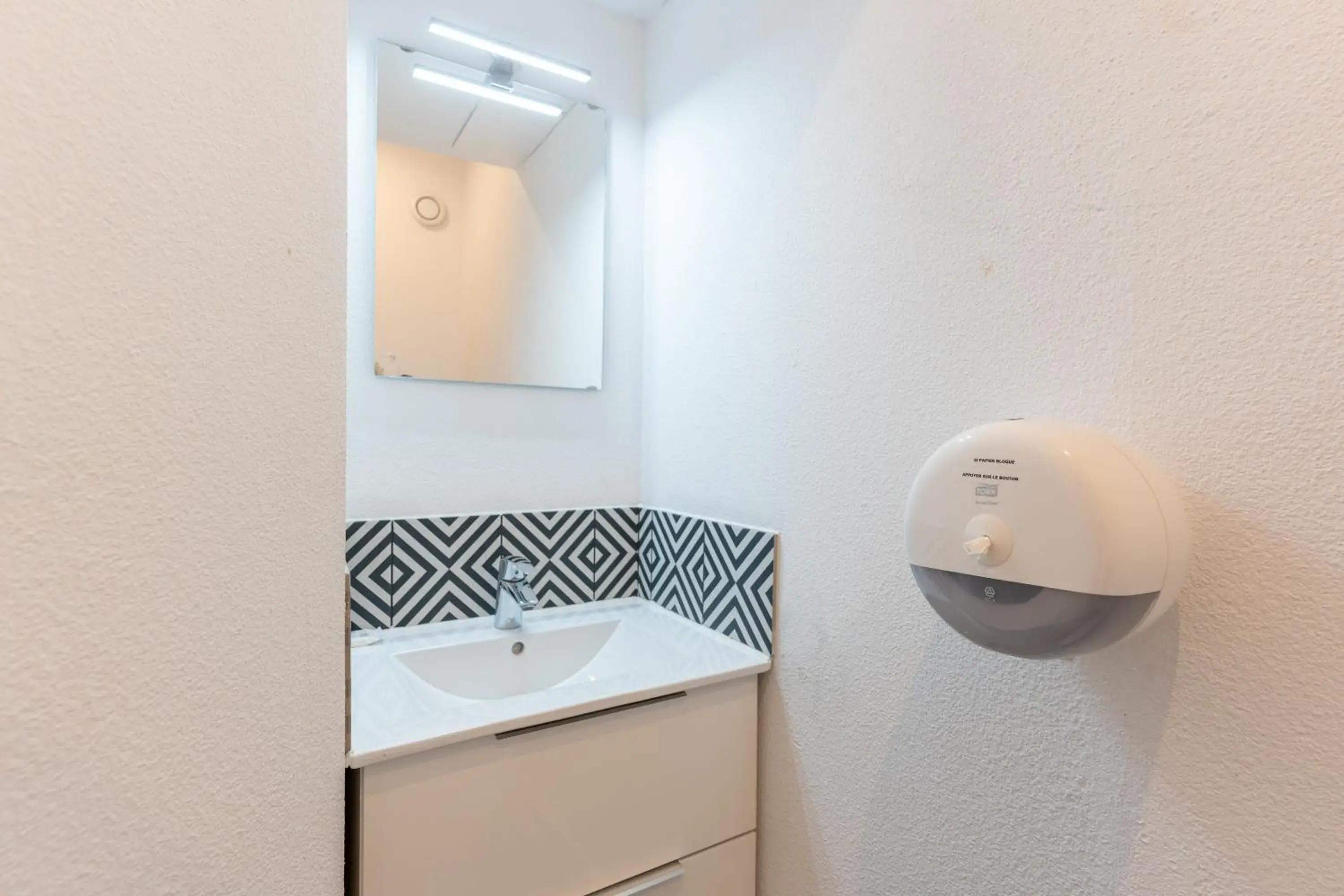 Twin Room in Kyriad Direct Bordeaux Sud Cestas Twin Room in Kyriad Direct Bordeaux Sud Cestas