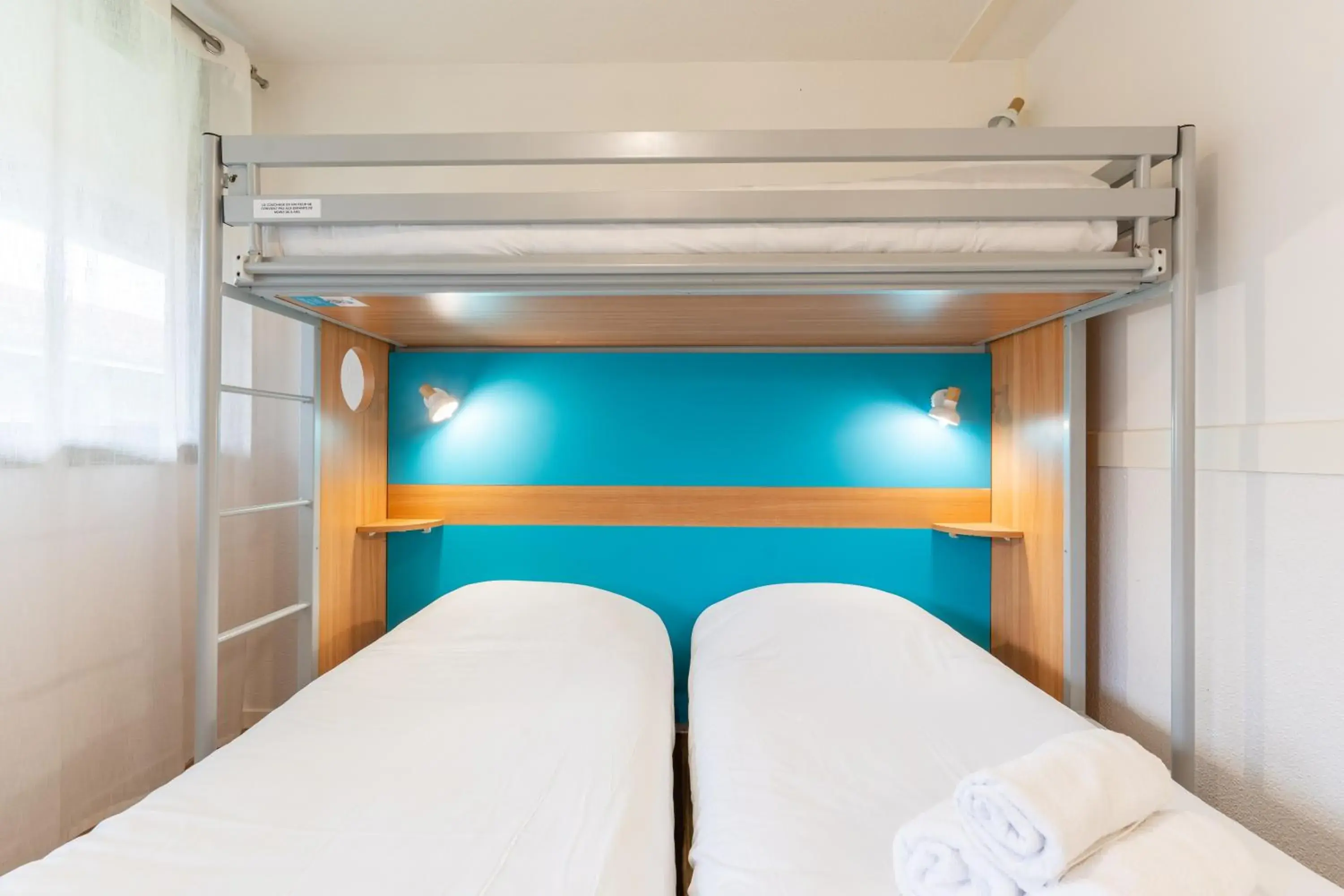 Triple Room with 3 Single Beds in Kyriad Direct Bordeaux Sud Cestas Triple Room with 3 Single Beds in Kyriad Direct Bordeaux Sud Cestas