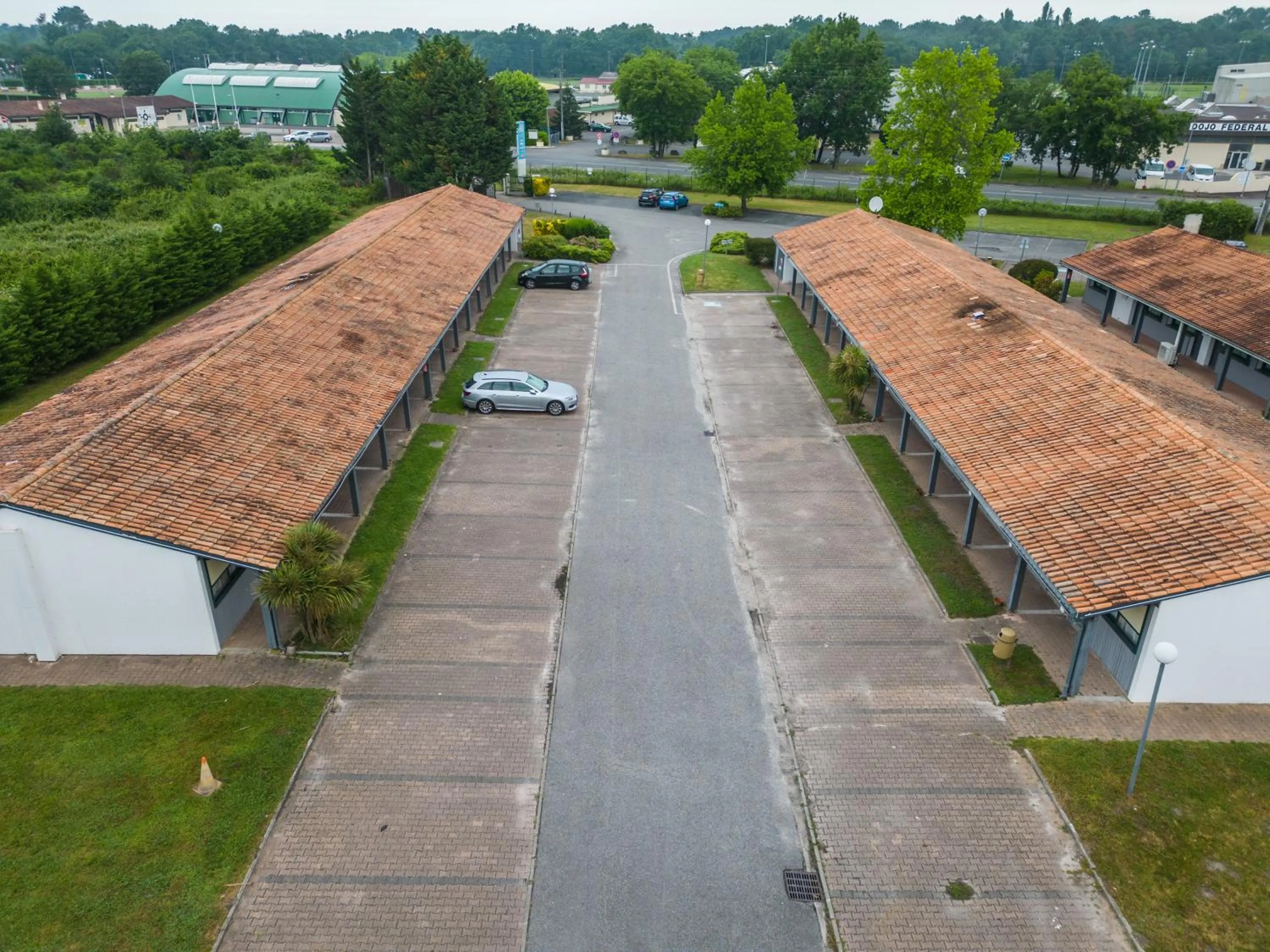 Property building in Kyriad Direct Bordeaux Sud Cestas