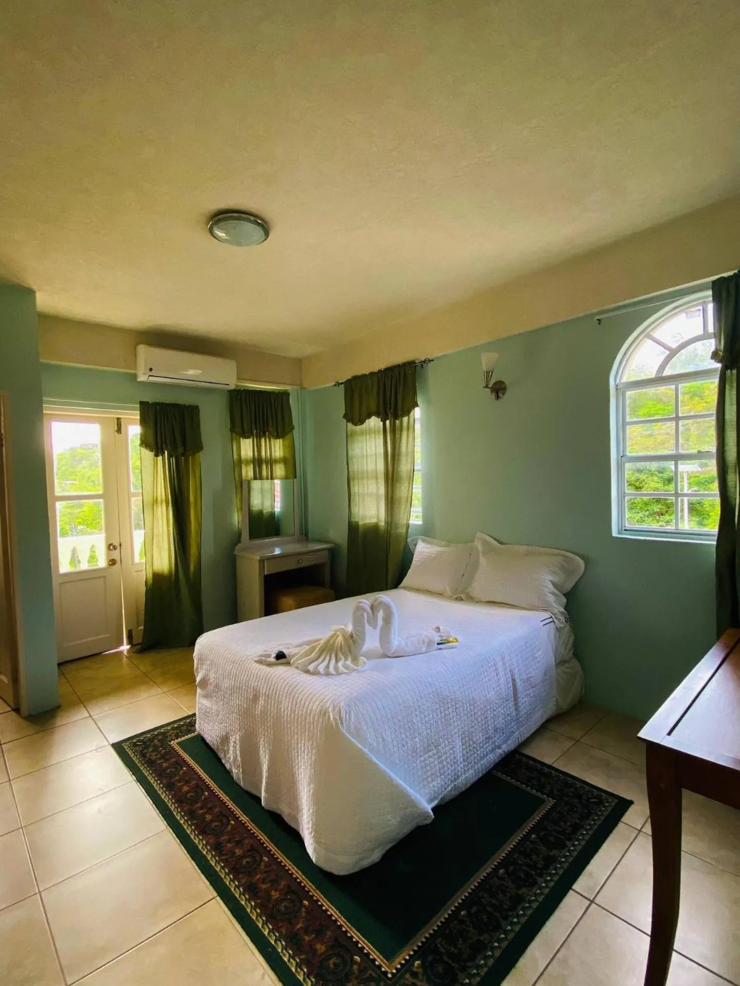 Bedroom, Bed in Rejens Hotel