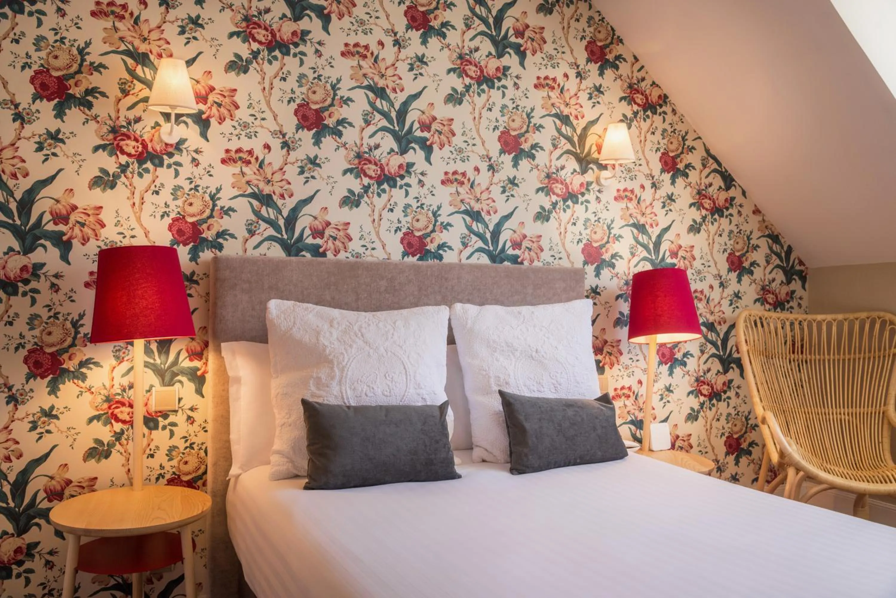 Photo of the whole room, Bed in Hotel Edouard VII