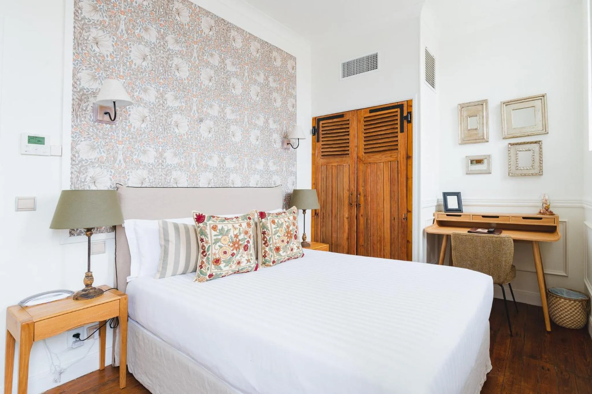 Bed in Hotel Edouard VII