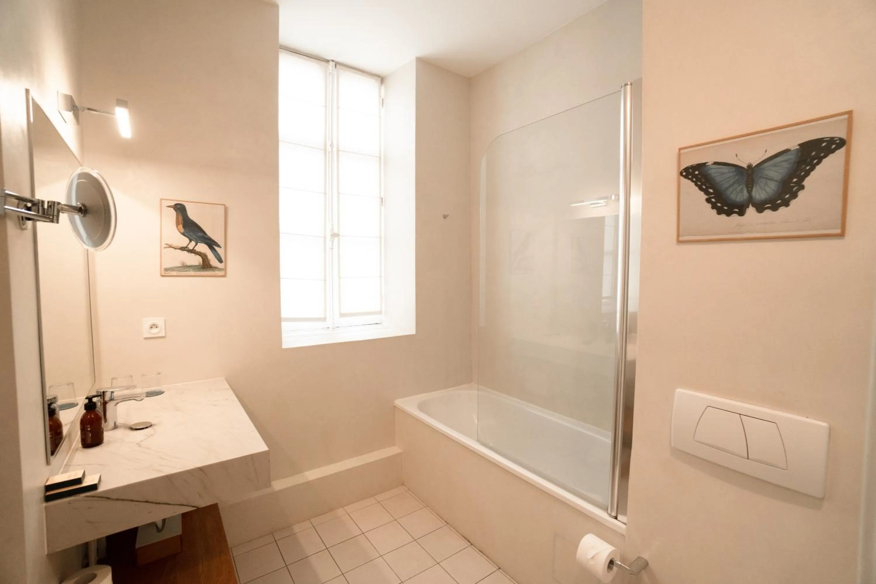 Bathroom in Hotel Edouard VII