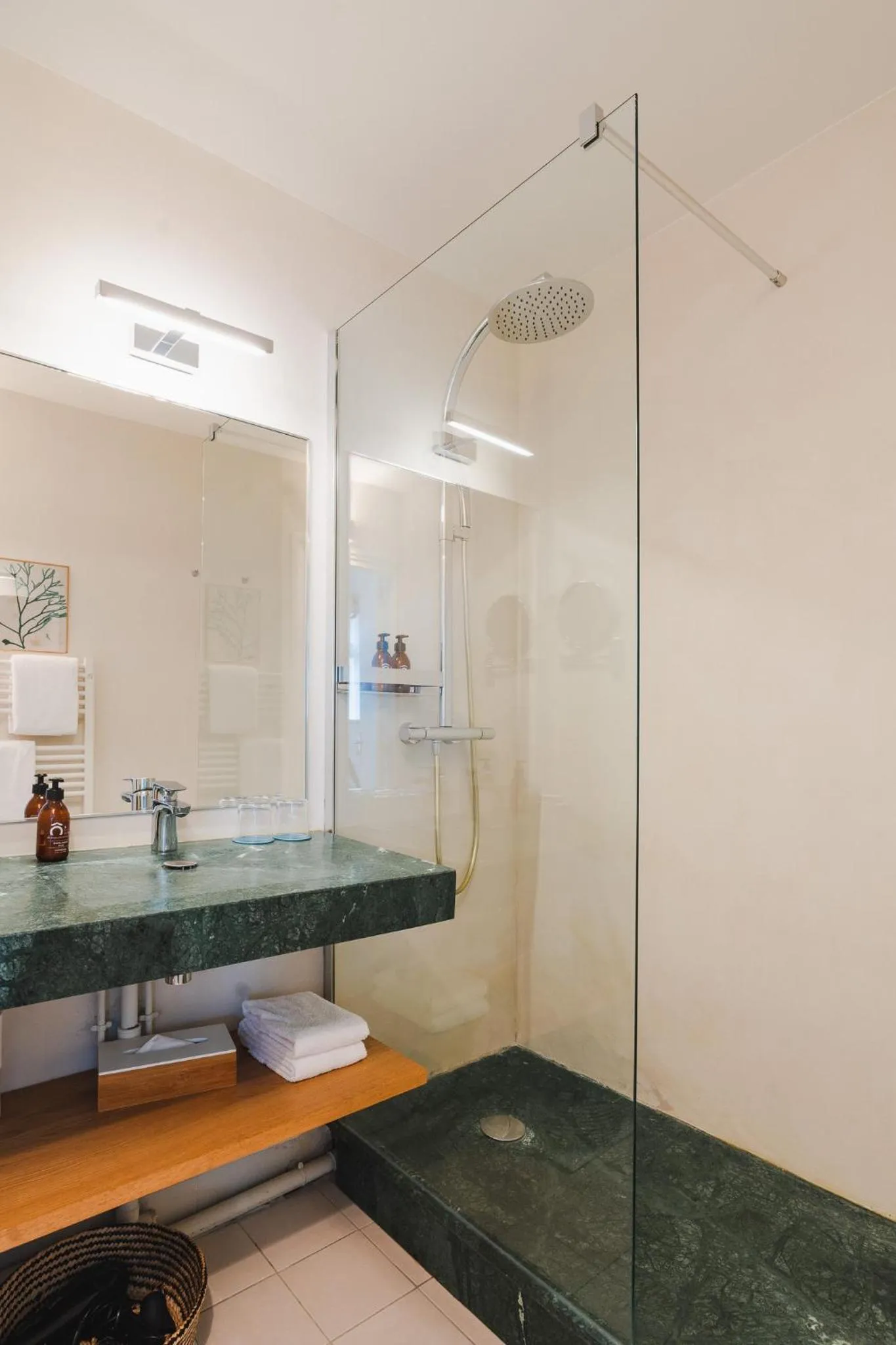 Shower in Hotel Edouard VII