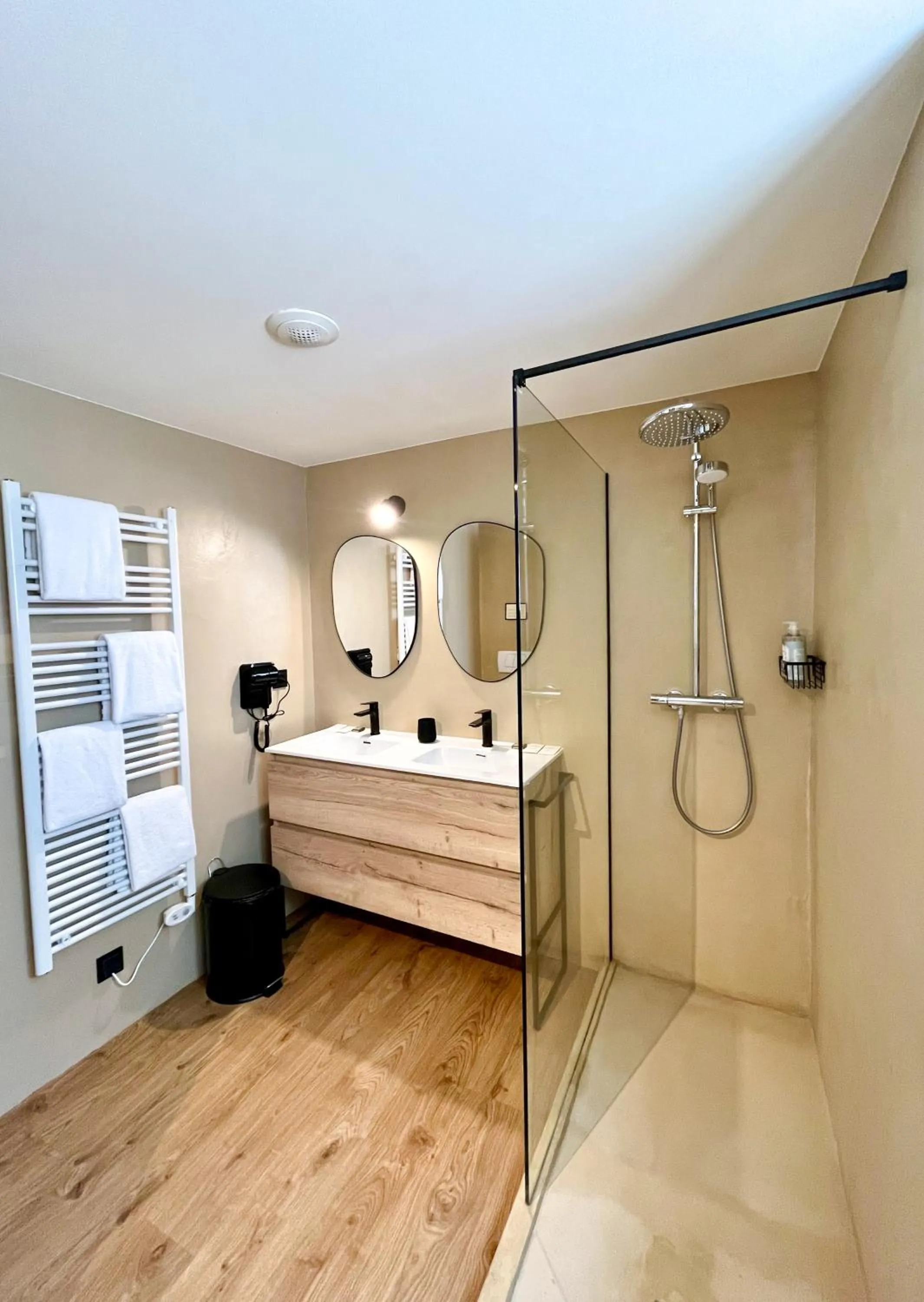 Bathroom in Hotel Edouard VII