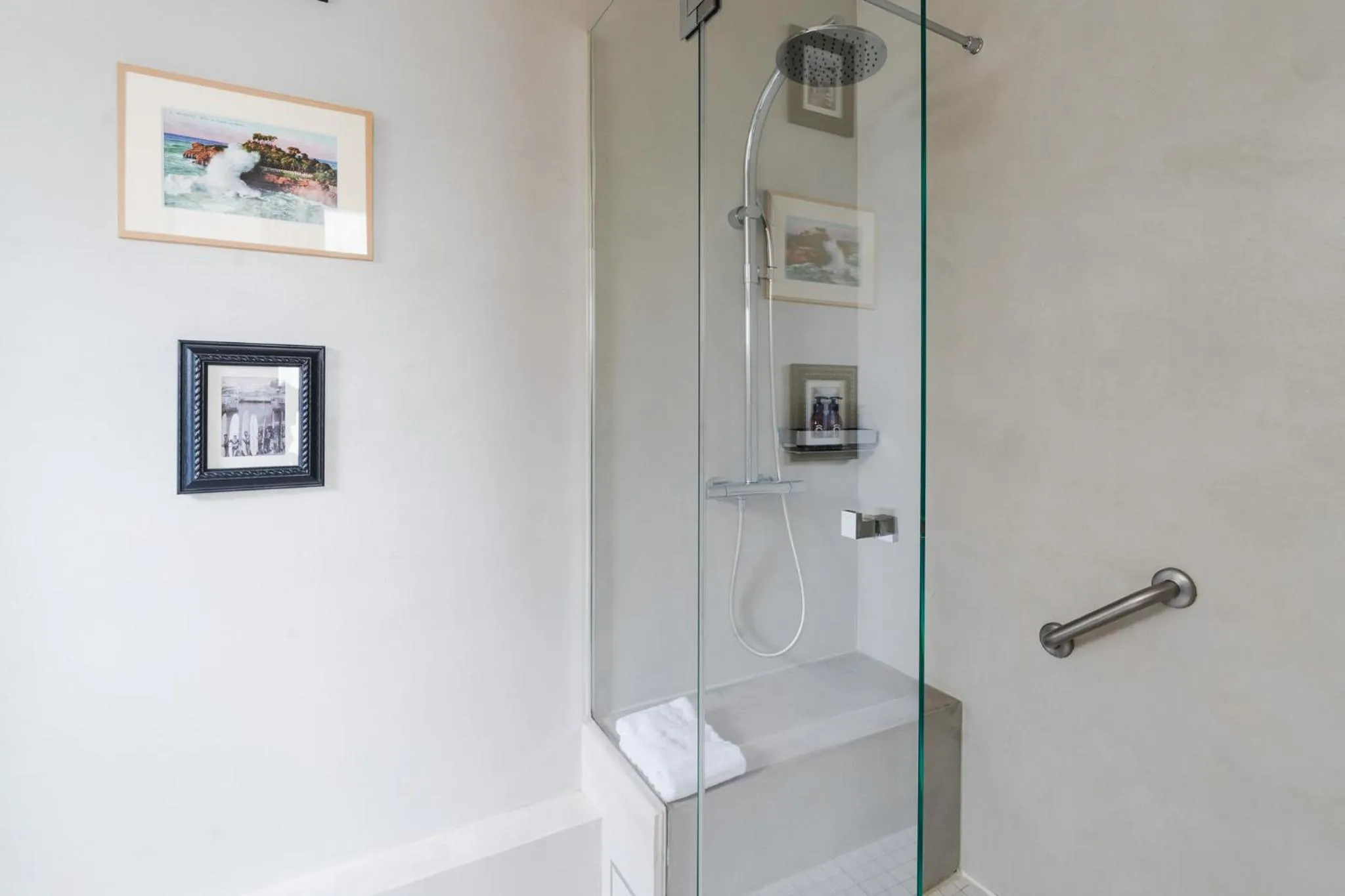 Shower in Hotel Edouard VII