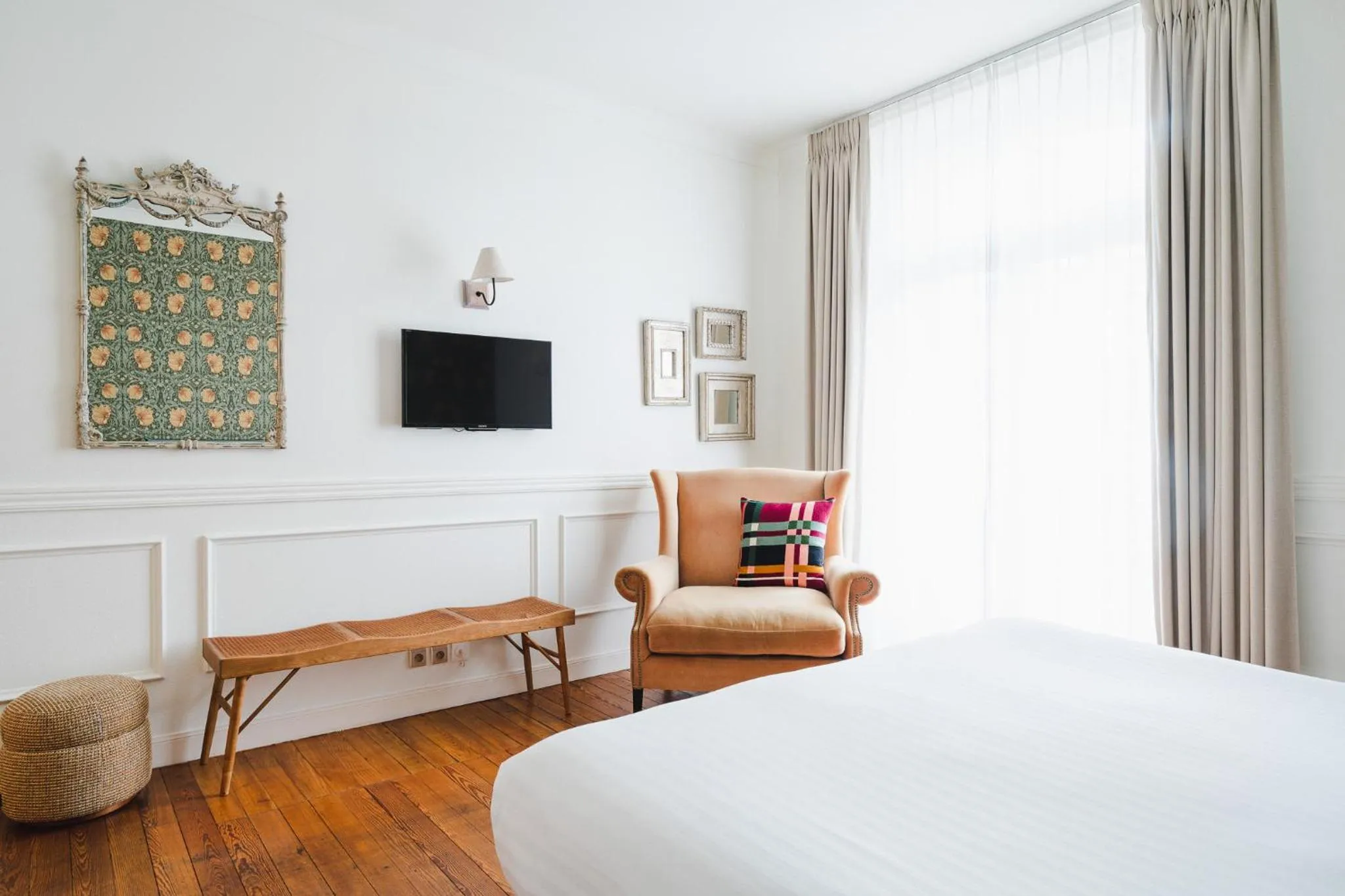 Bed in Hotel Edouard VII