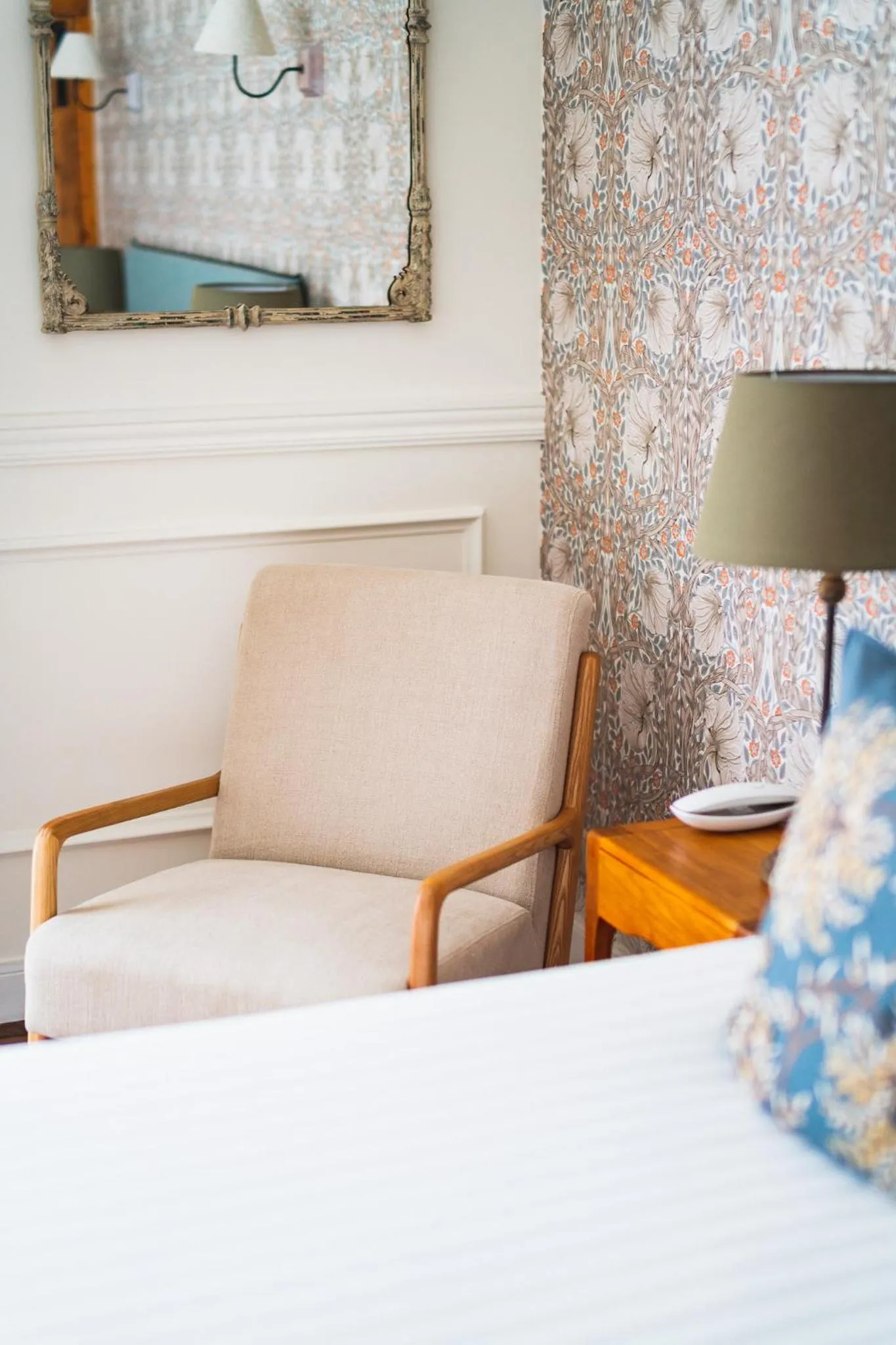 Bed in Hotel Edouard VII