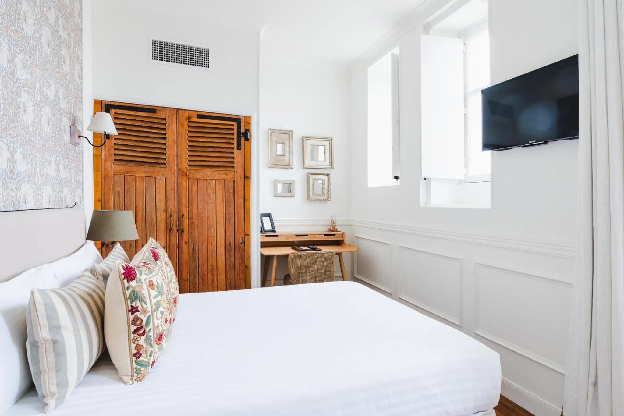 Bed in Hotel Edouard VII