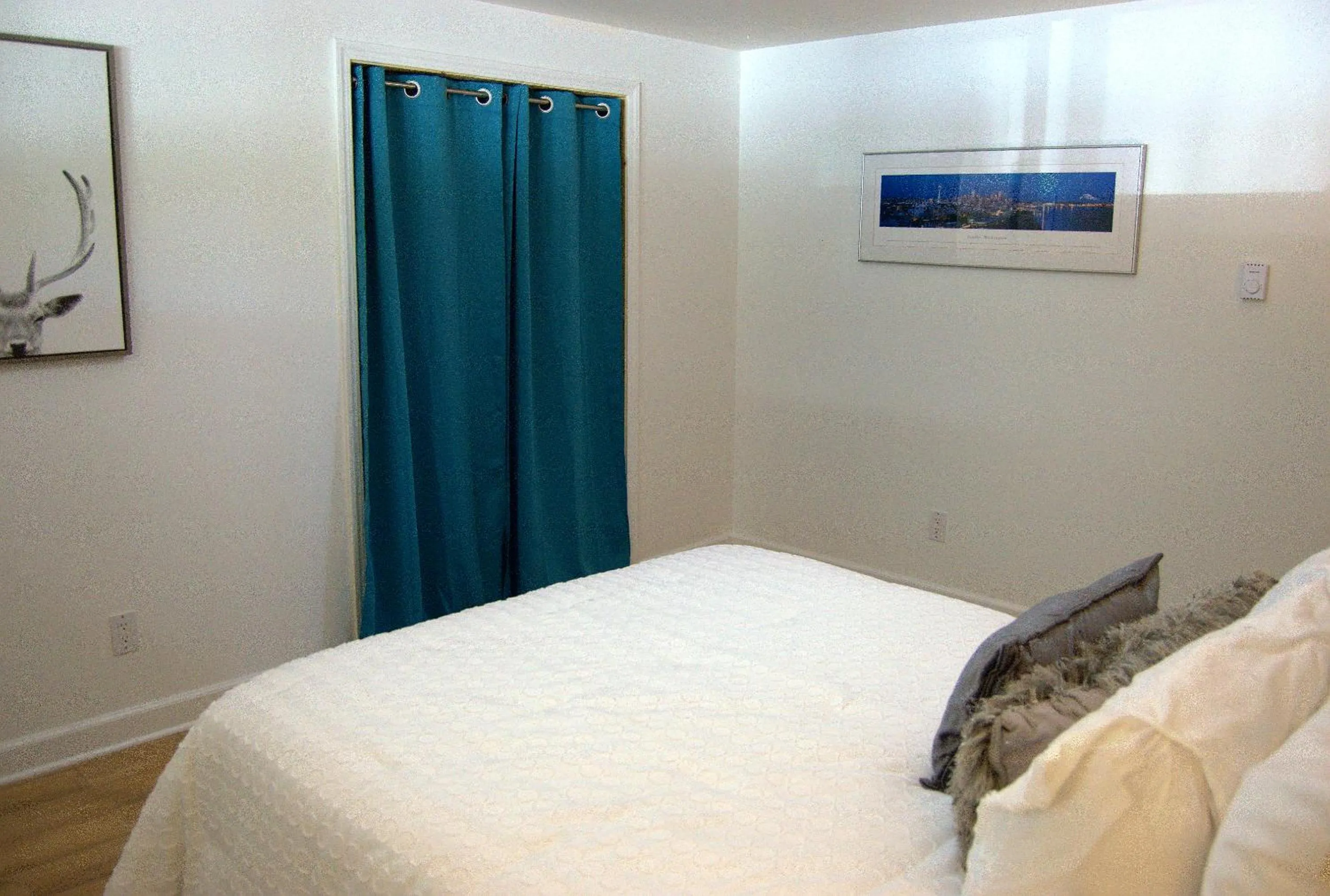 Bed in Water View Home