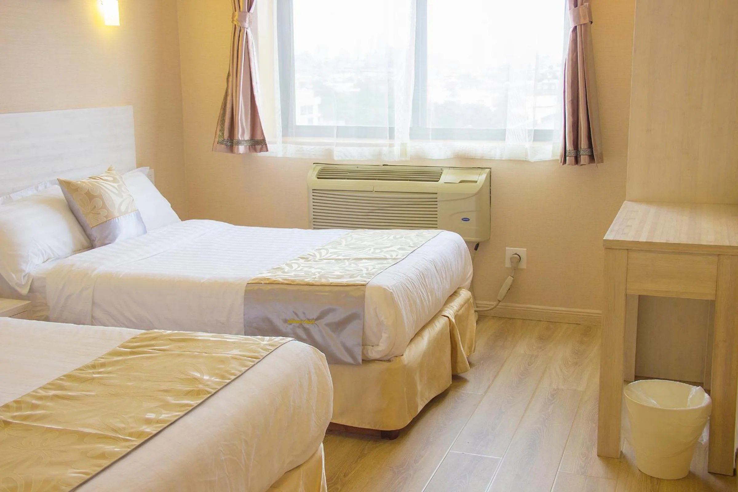 Bed in Phoenix Hotel Brooklyn Sunset Park